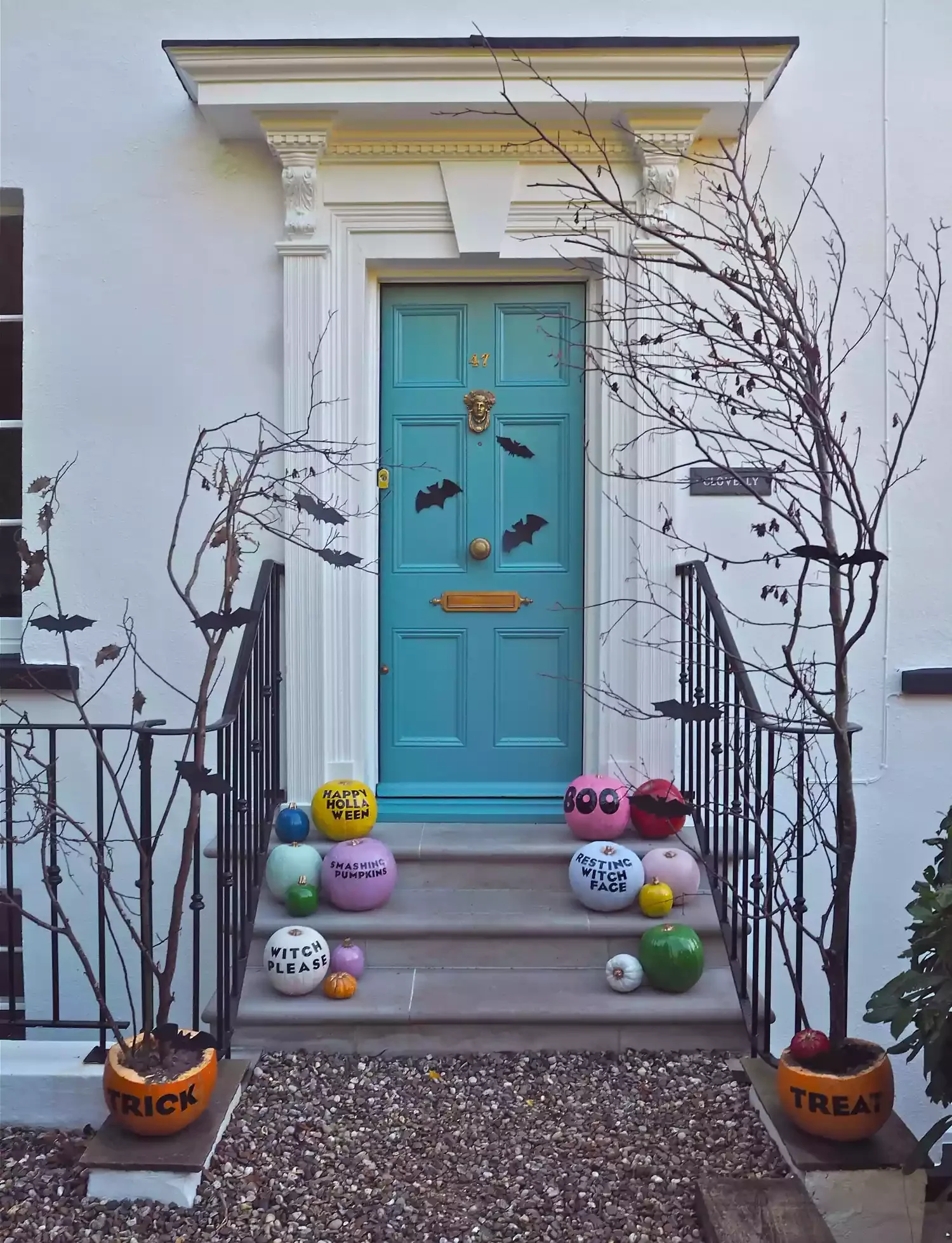 42 Quick Halloween Door Decorations You Can Create in Under an Hour 4 Colorful Pumpkin Display