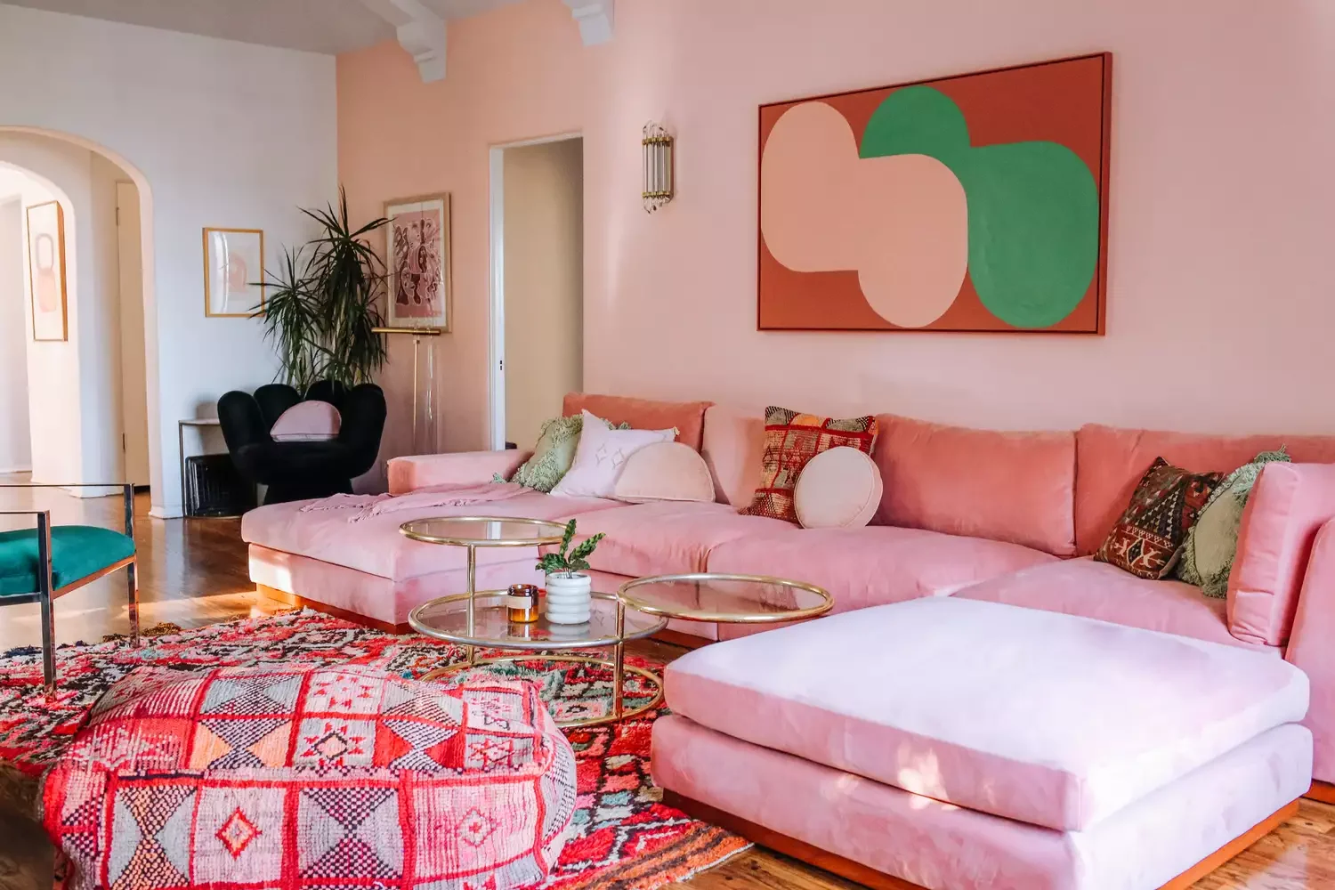 50 Elegant Living Room Ideas That Feel Warm and Inviting 41 Combine Color and Pattern