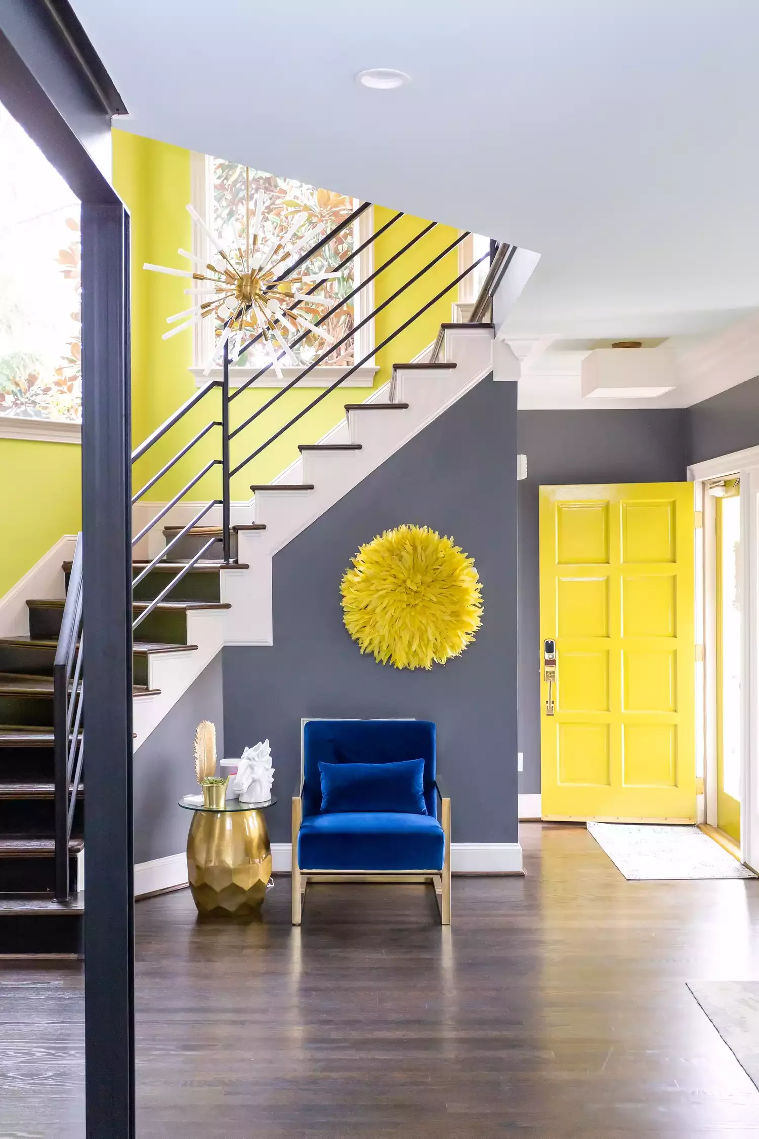 22 Stunning Entryway Wall Ideas That Create an Amazing First Impression 5 Combine Colors