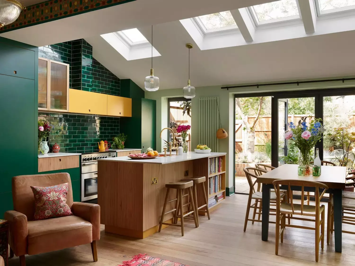 39 Green Kitchen Design Ideas That Never Go Out of Style Combine Shades of Green