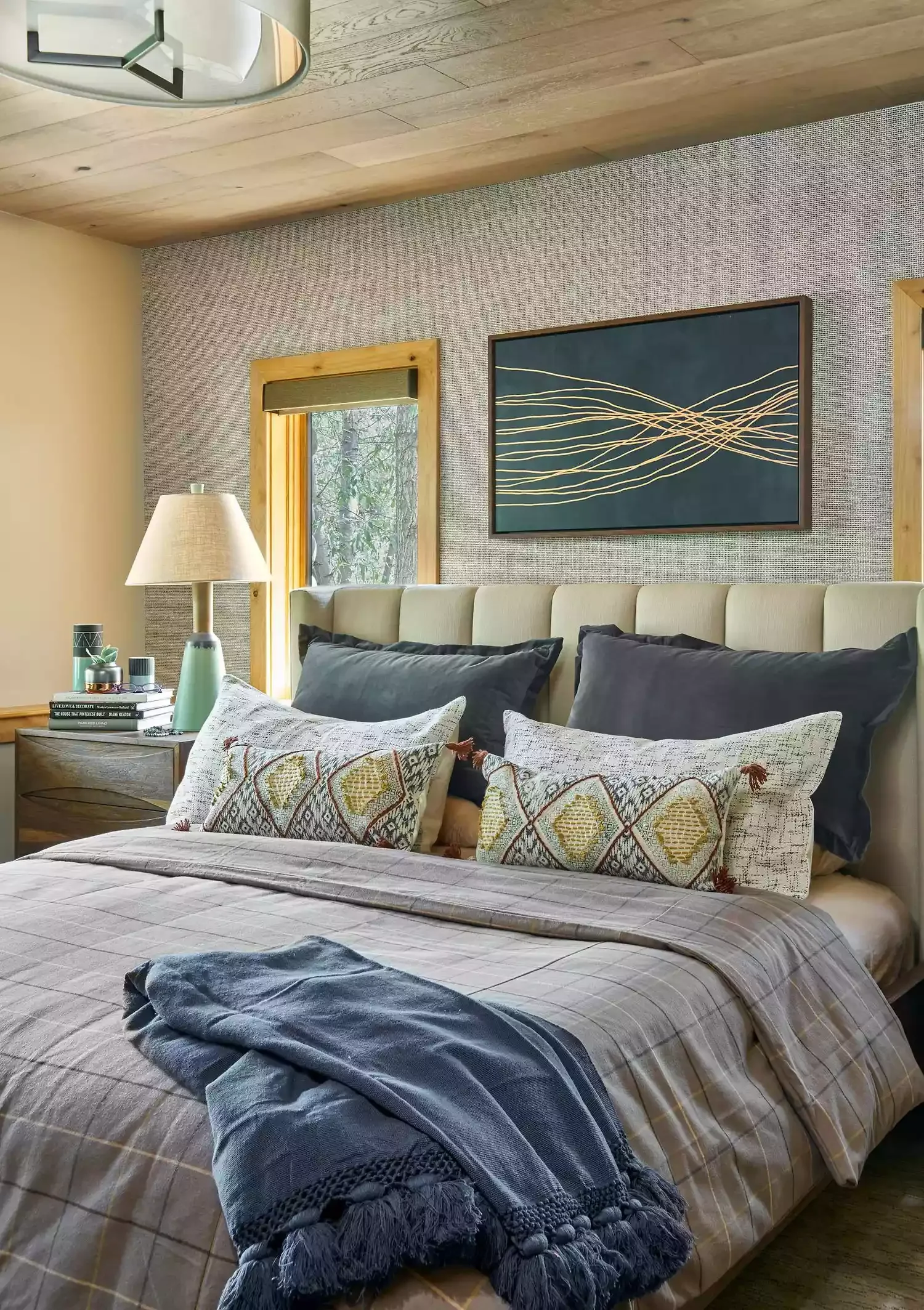 28 Couple-Friendly Bedroom Ideas That Create Perfect Harmony 7 Combine Styles