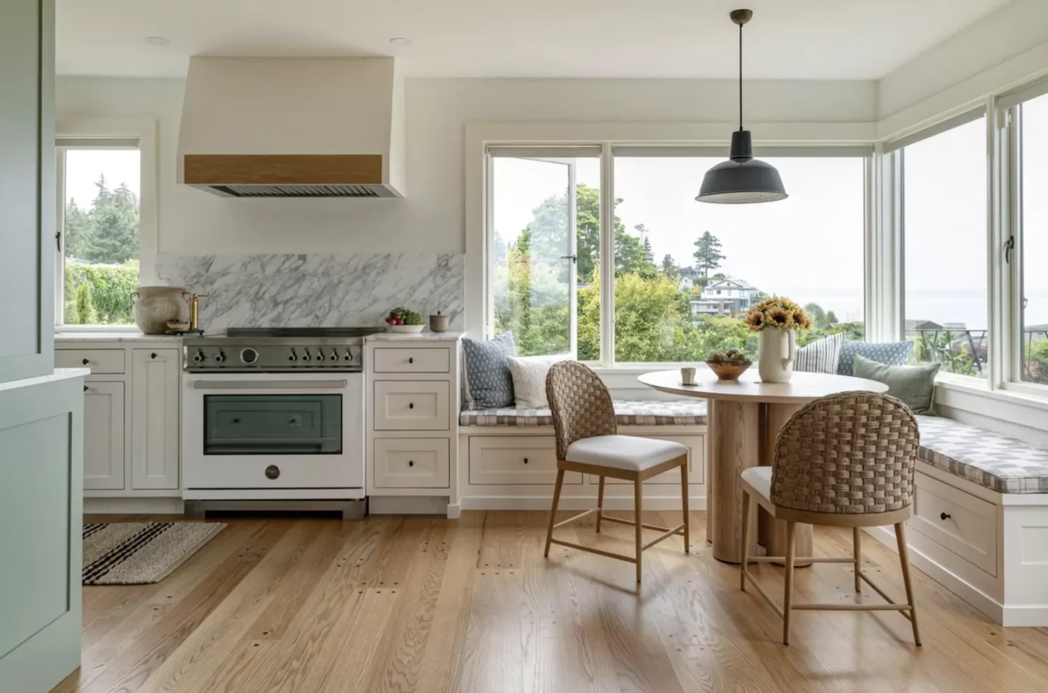 68 Charming Farmhouse Kitchen Ideas That Never Go Out of Style Comfy Eating Spot