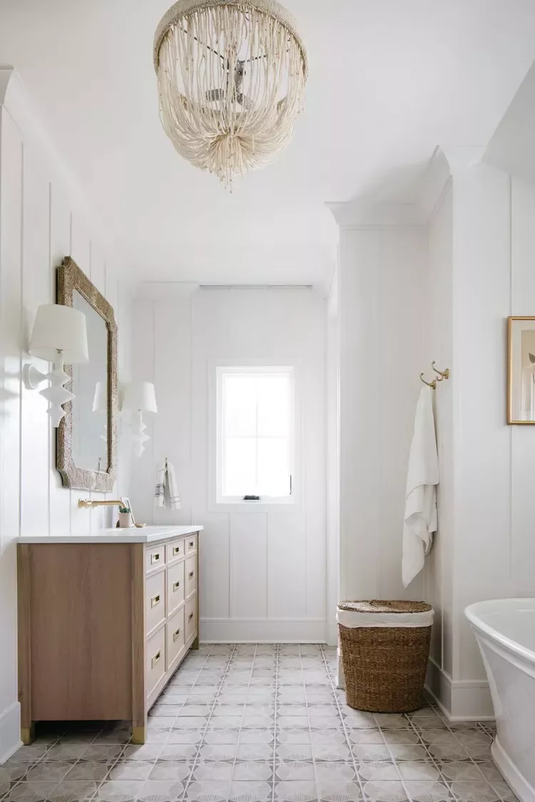 22 Simple White Bathroom Ideas That Make a Big Impact Complement With Beige