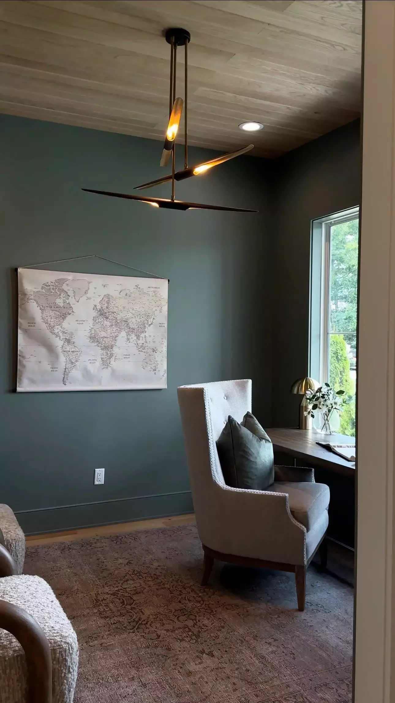 15 Fresh Modern Home Decorating Ideas to Create a Sleek, Streamlined Space This Spring 6 Complement With Throw Pillows