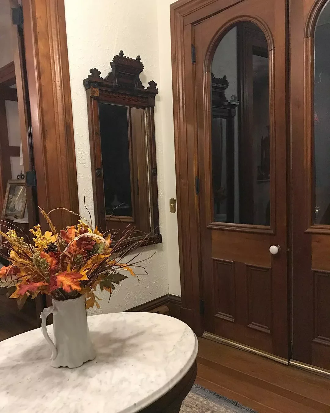 51 Stunning Entryway Mirror Ideas That Will Transform Your Space Complement the Architecture