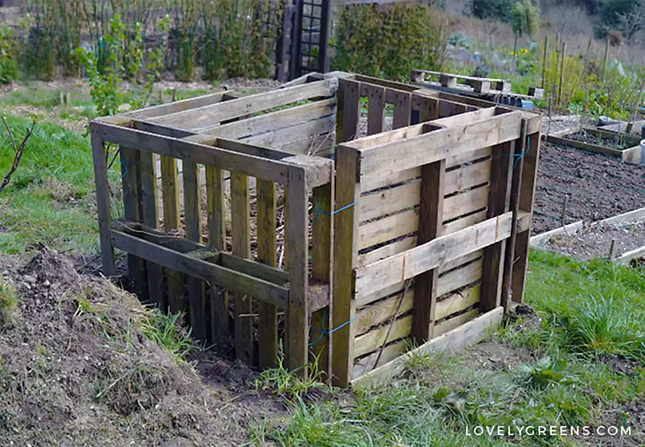 15 Creative Ways to Transform Wooden Pallets Into Stunning Garden Decor 2 Compost Bin