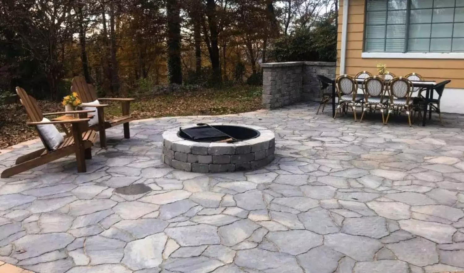 21 Beautiful Stone Fire Pit Designs That Will Transform Your Backyard 17 Concrete Wall Blocks