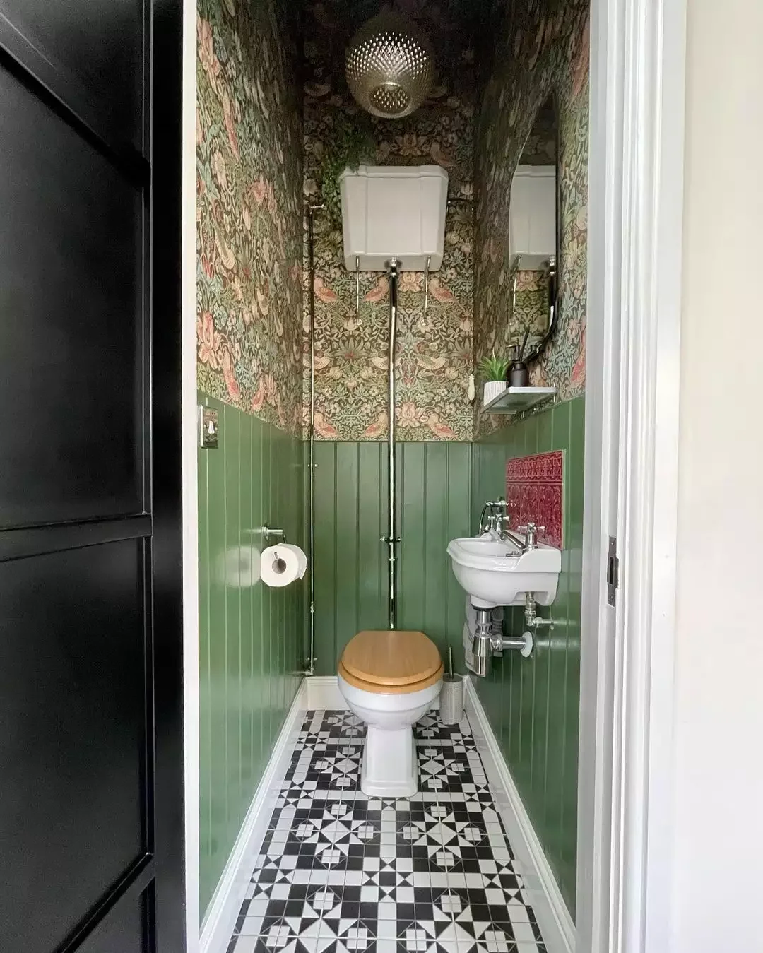 27 Fresh Modern Victorian Design Ideas That Feel Anything But Stuffy 16 Consider a Bold Wall Treatment