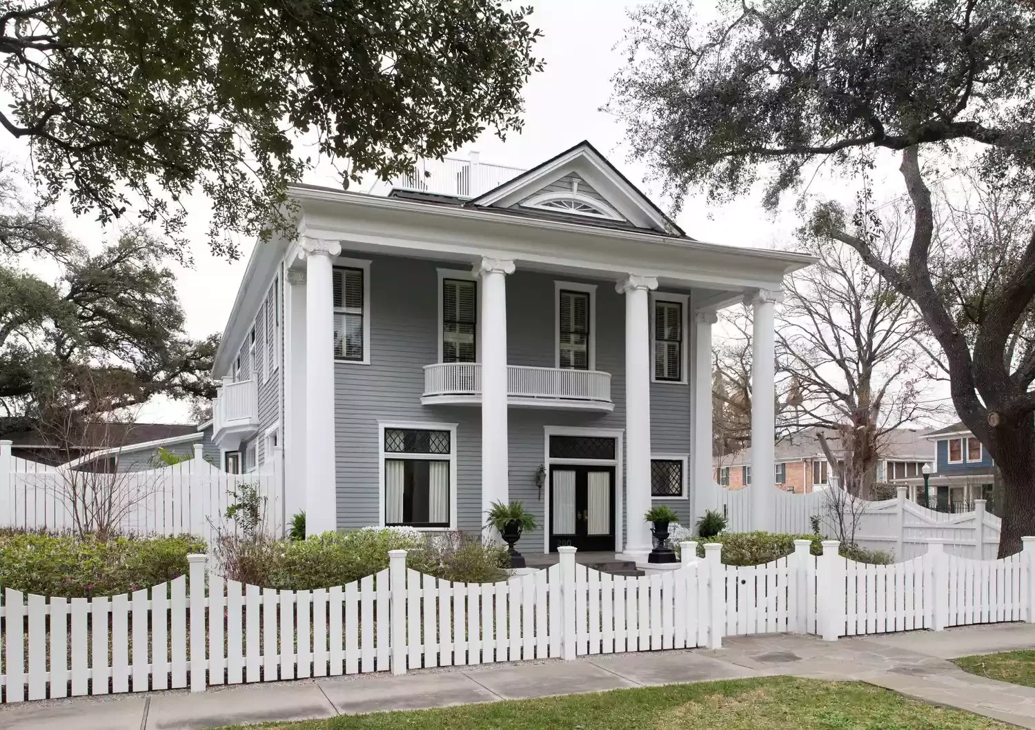 14 Affordable Picket Fence Ideas to Create Classic Charm and Enhanced Privacy in Your Outdoor Space Consider a Stone Pathway