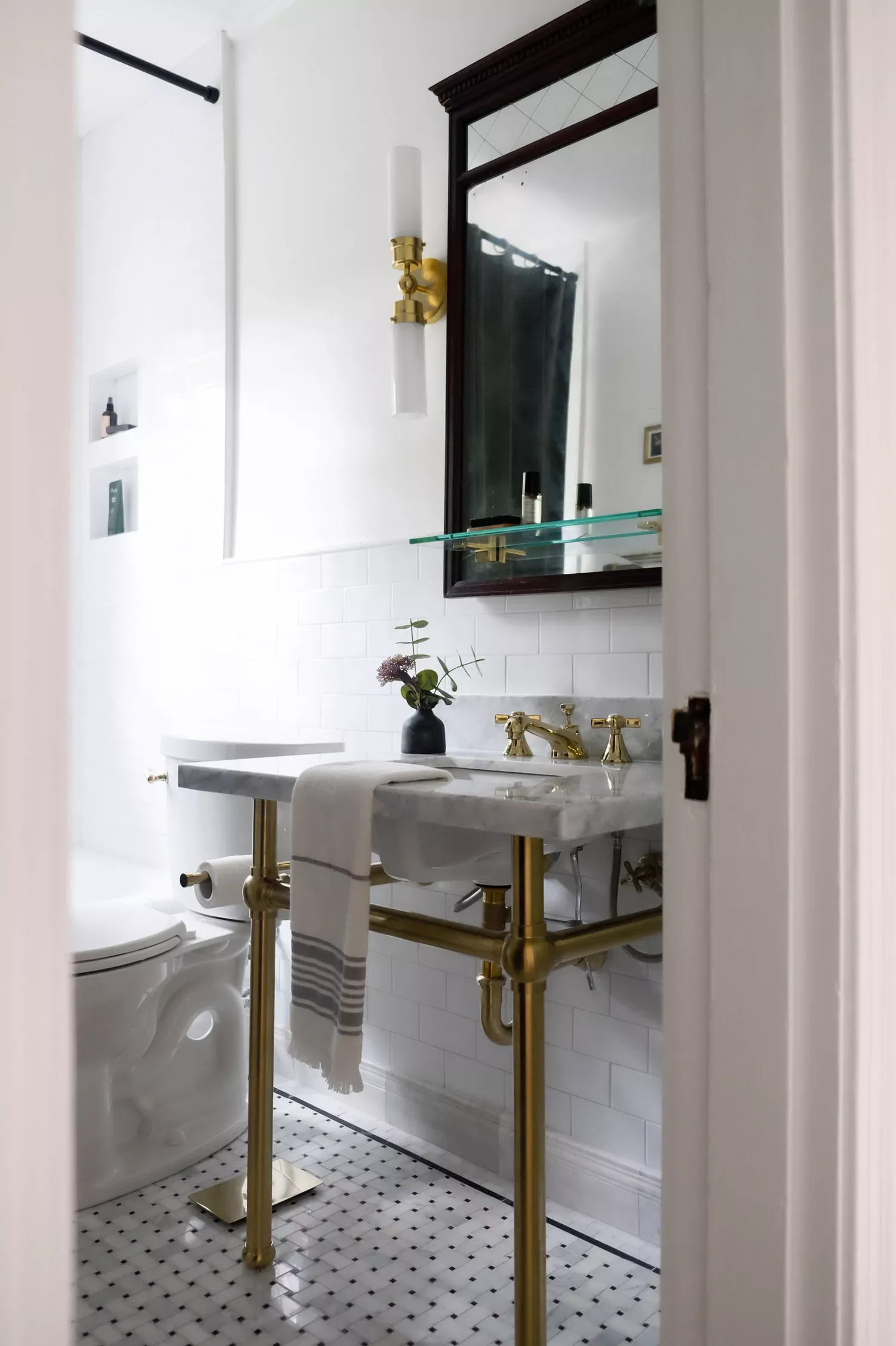 30 Beautiful Bathroom Sink Styles That Transform Your Space 4 Console Sink