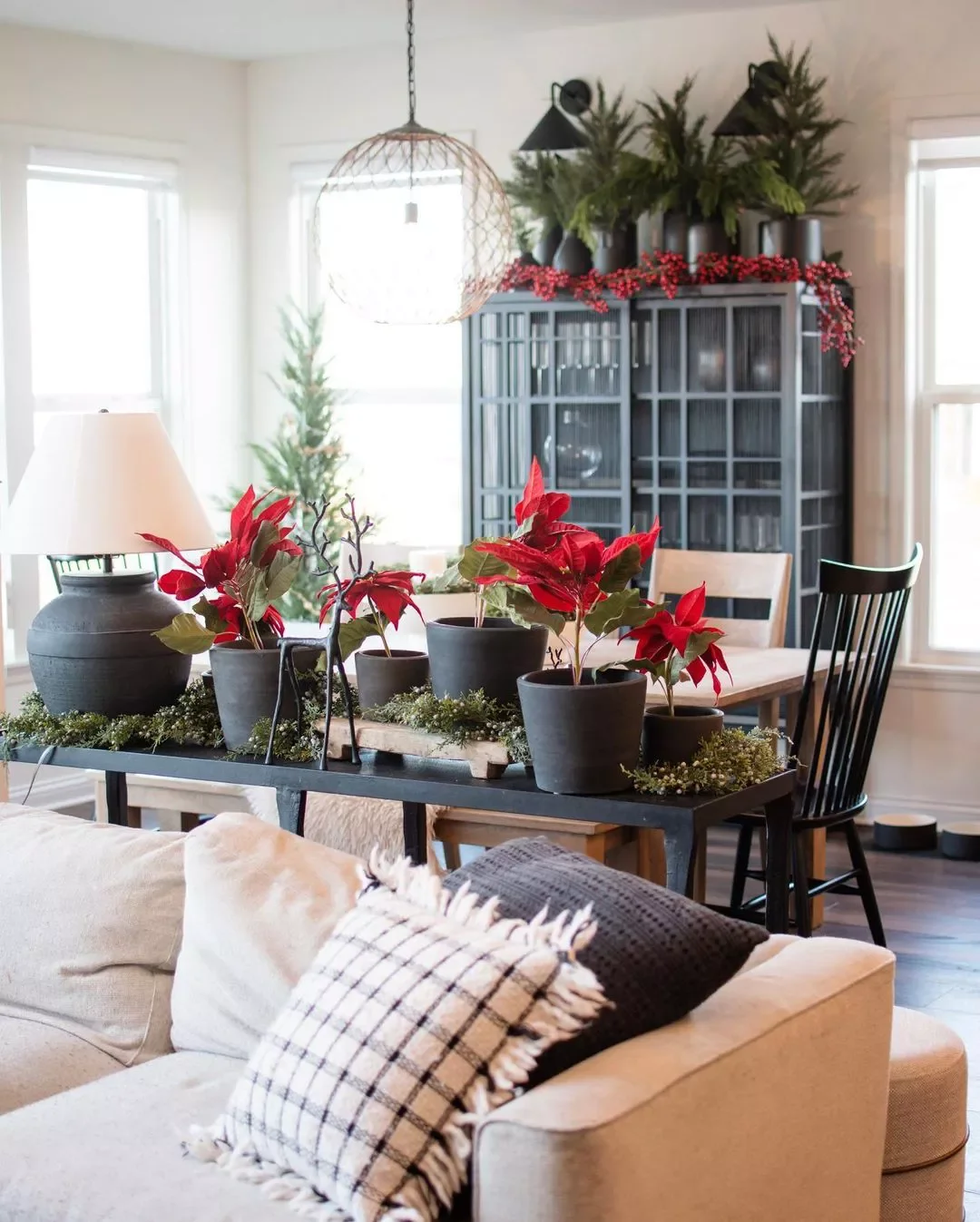 21 Stunning Poinsettia Display Ideas to Transform Your Holiday Home 18 Console Table Display
