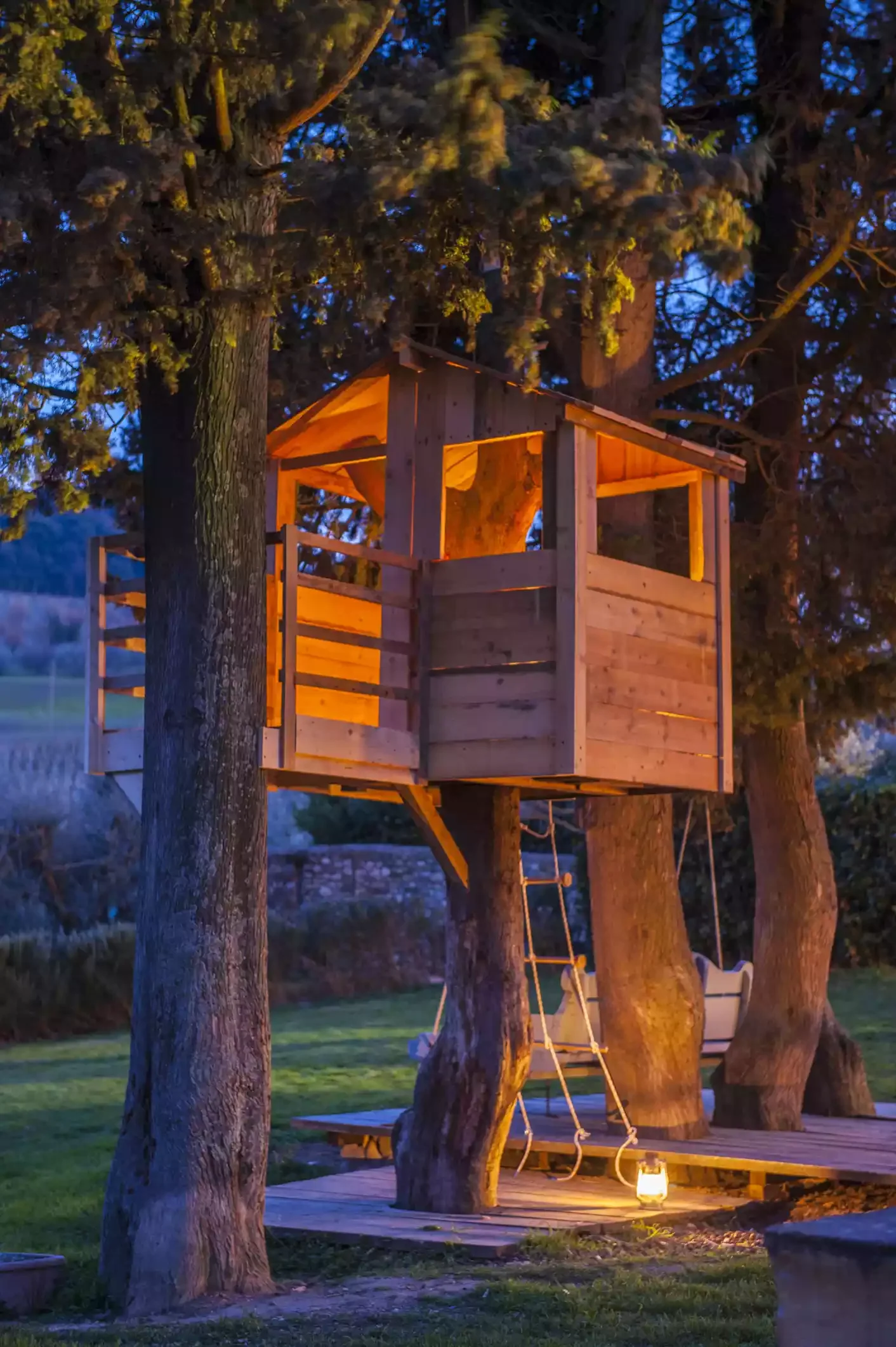 28 Amazing Treehouse Design Ideas That Will Transform Your Backyard 5 Construct a Pallet Wood Treehouse