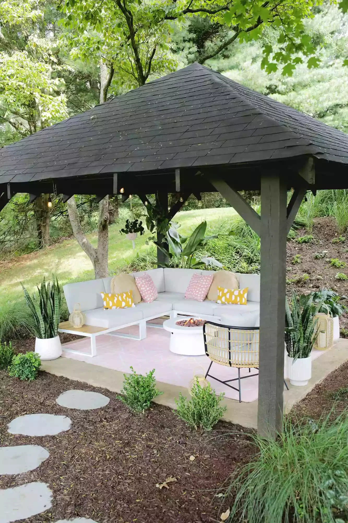 54 Small Patio Ideas That Will Transform Your Outdoor Space Construct a Pavillion