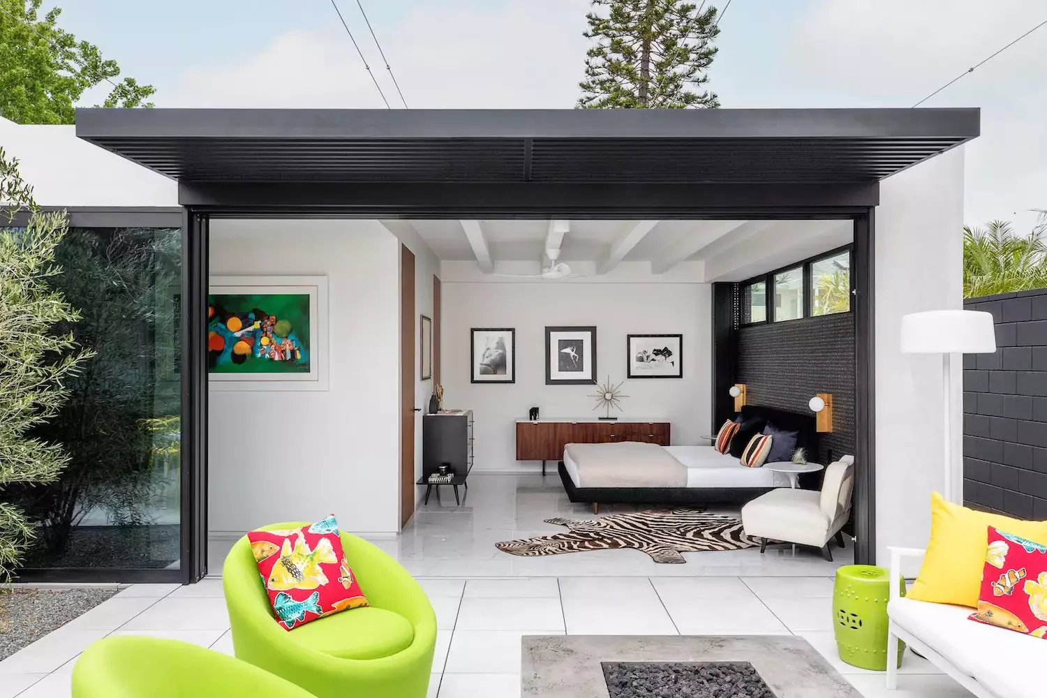 20 Stunning Modern Pergola Designs That'll Transform Your Outdoor Living Space 1 Contemporary Black Pergola