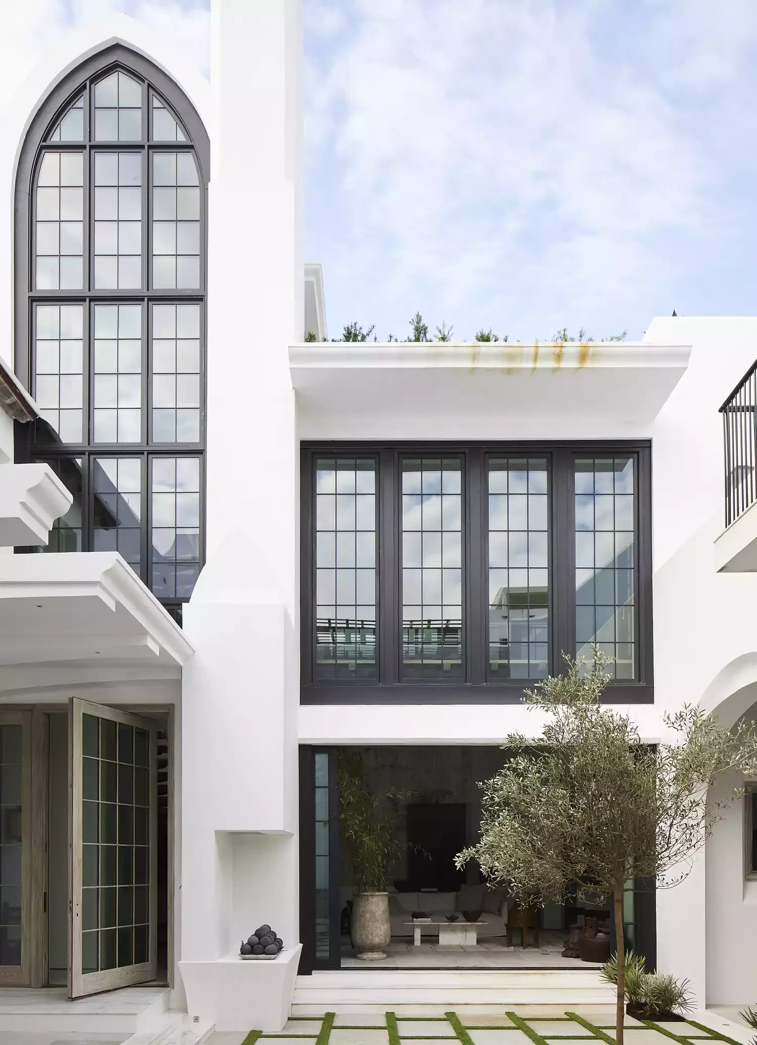 20 Beautiful Window Trim Ideas That Will Transform Your Home's Exterior 6 Contemporary Black
