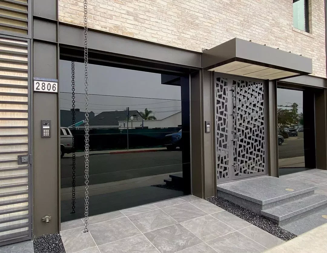 52 Stunning Garage Door Ideas That Will Transform Your Home's Curb Appeal Contemporary Full Glass Door