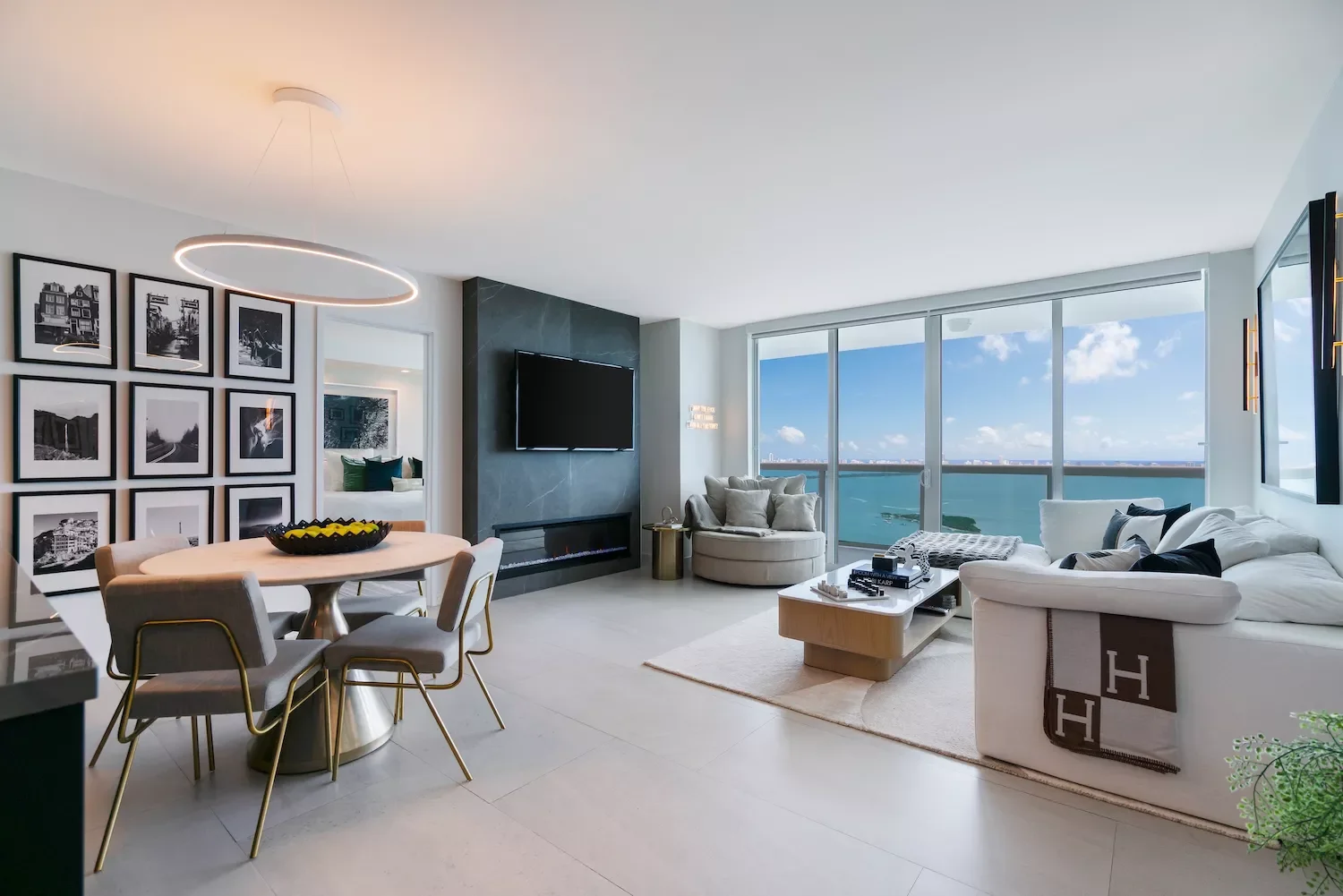 32 Coastal Living Room Ideas That Bring Ocean Vibes Home 1 Contemporary