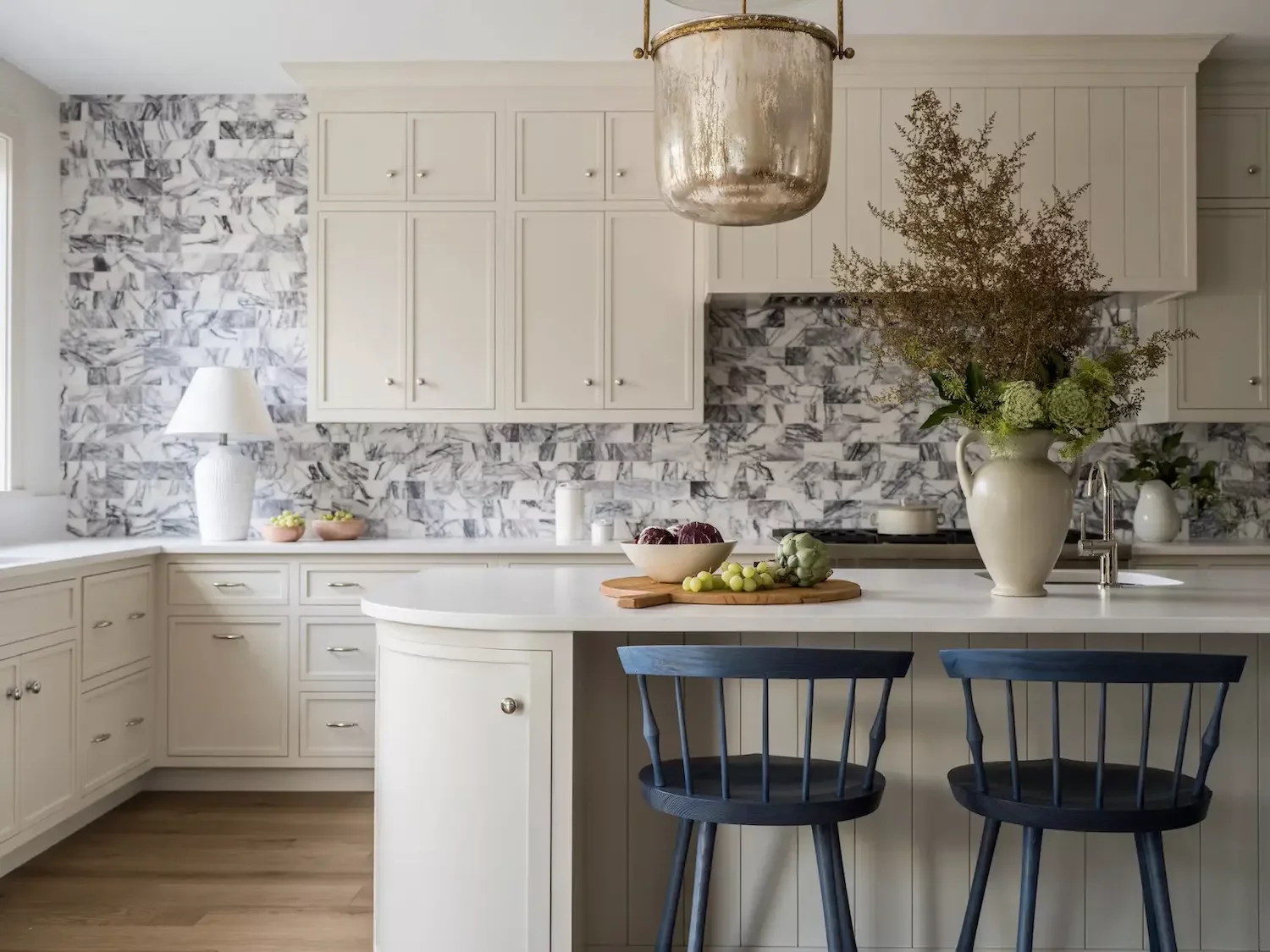 20 Gorgeous Cream Kitchen Cabinet Ideas to Transform Your Space 13 Contrast With Dramatic Tile