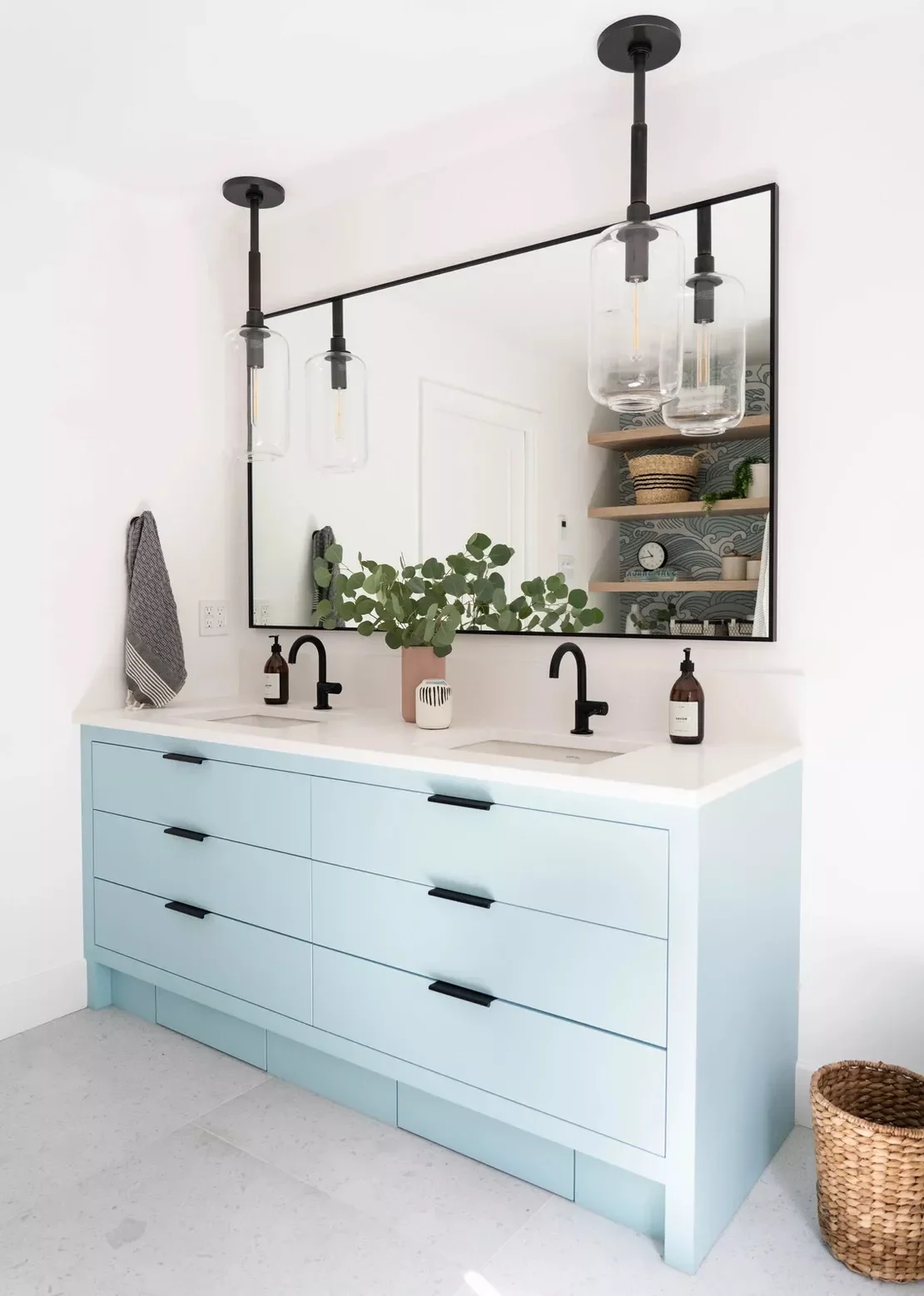 74 Amazing Bathroom Decorating Ideas That Will Transform Your Space 49 Contrasting Colors