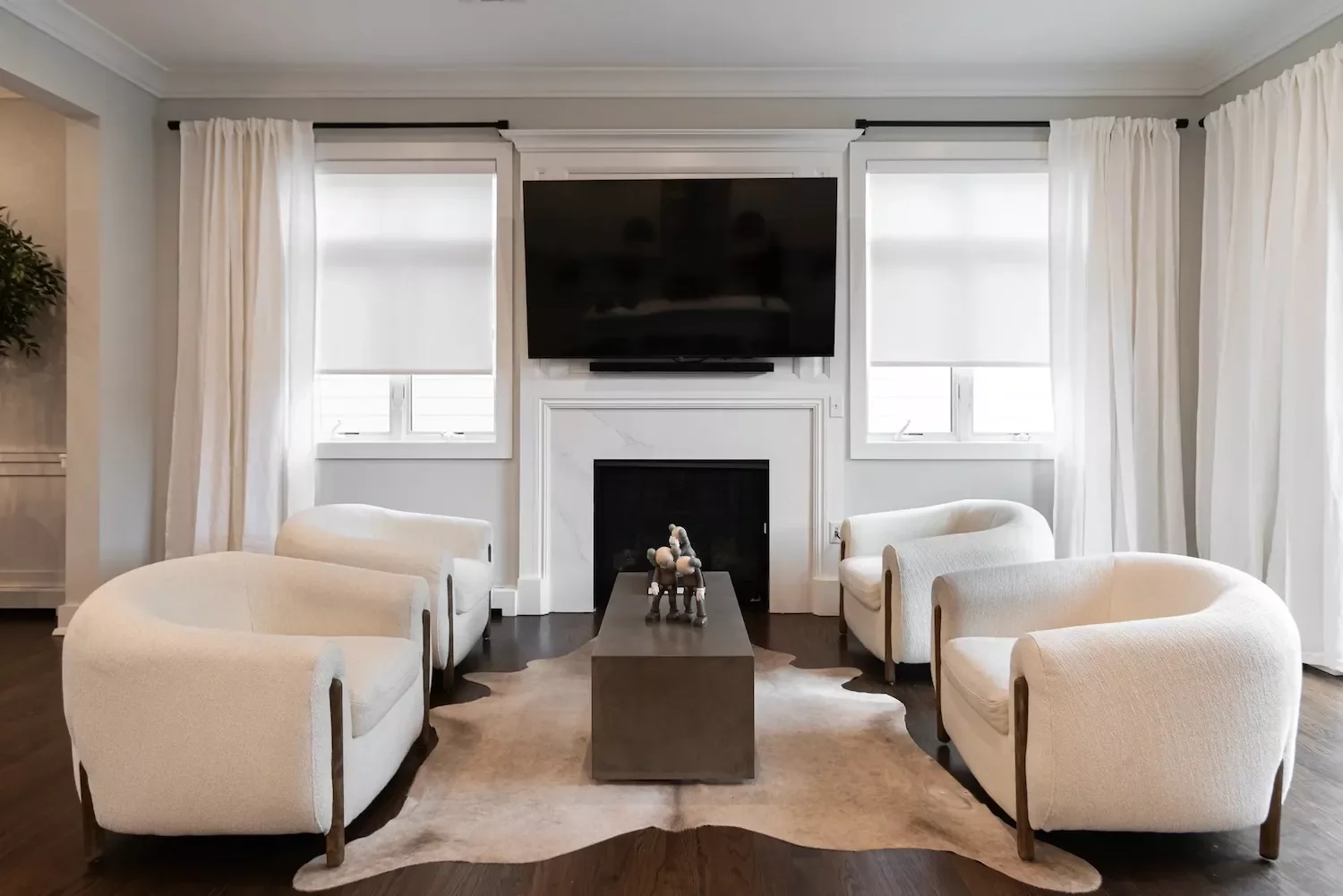 12 Classic Living Room Arrangements That Never Go Out of Style Conversation Area Layout