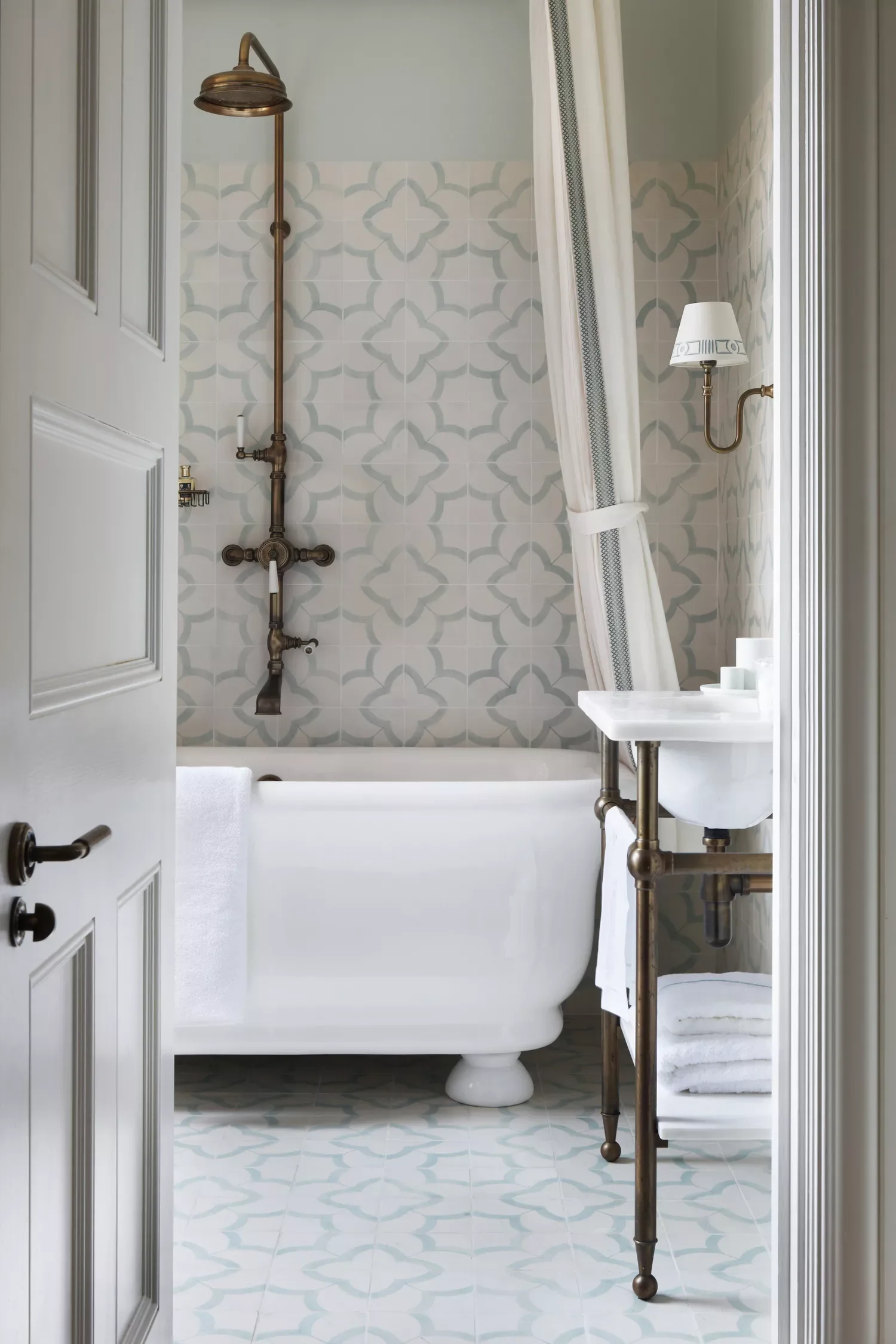 16 Stunning Tub-Shower Combination Ideas That Look Absolutely Amazing 13 Convert Your Clawfoot Tub