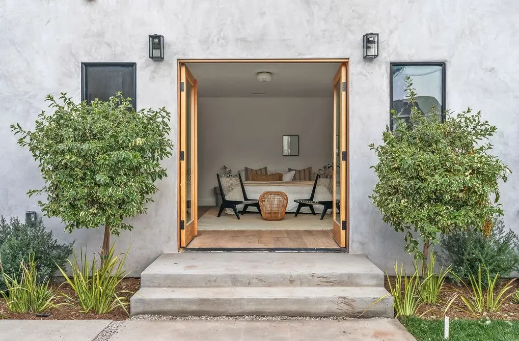 21 Inviting Guest House and Cottage Designs That Welcome Everyone 10 Converted Garage Guest House