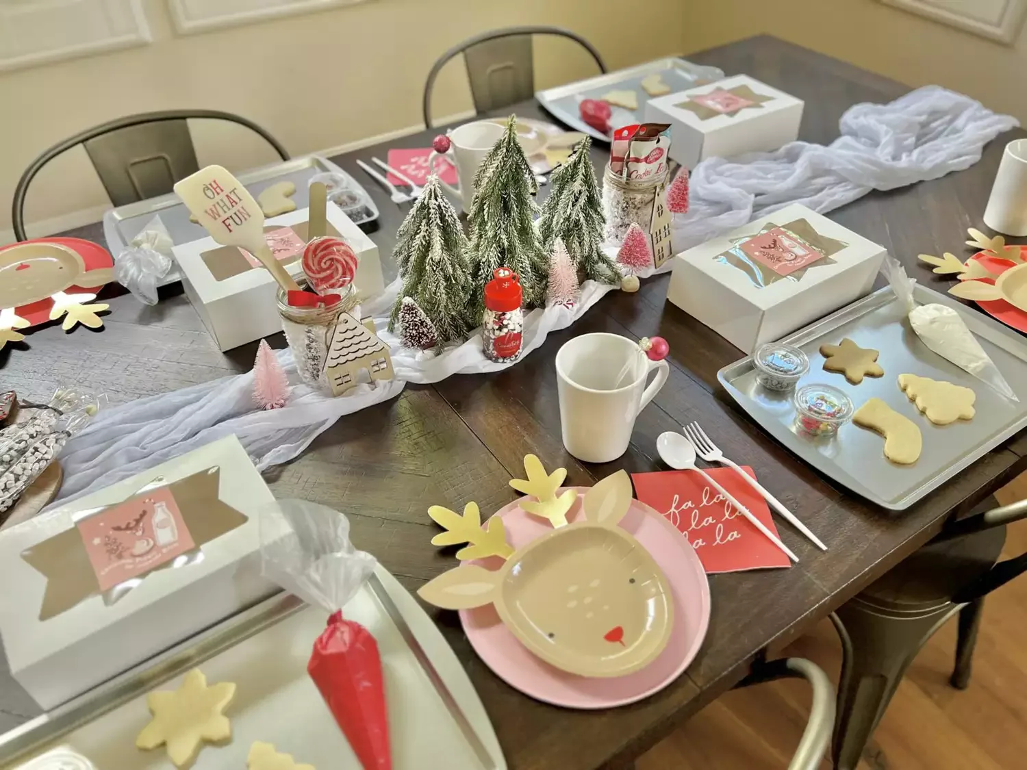 40 Stunning Christmas Table Decor Ideas That Will Make Your Holiday Gatherings Unforgettable 37 Cookie Decorating