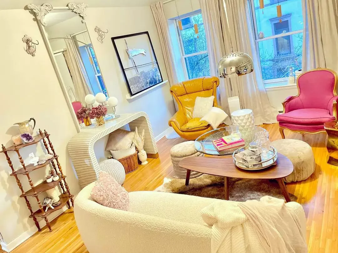 25 Stunning Vintage Living Room Ideas That Never Go Out of Style 4 Cool Curves