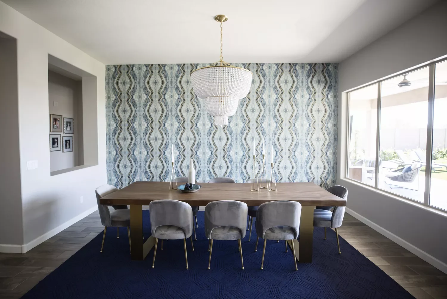 21 Stunning Dining Room Accent Wall Ideas That'll Transform Your Space Coordinate With Lighting