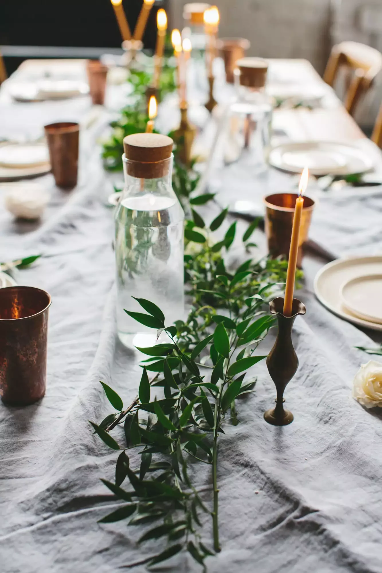 62 Stunning Thanksgiving Table Ideas That Will Wow Your Guests 41 Copper Table Setting Accents