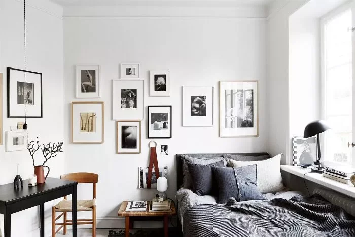 23 Clever Small Bedroom Layouts That Transform Tiny Spaces Into Cozy Retreats 14 Corner Bed and Window Ledge