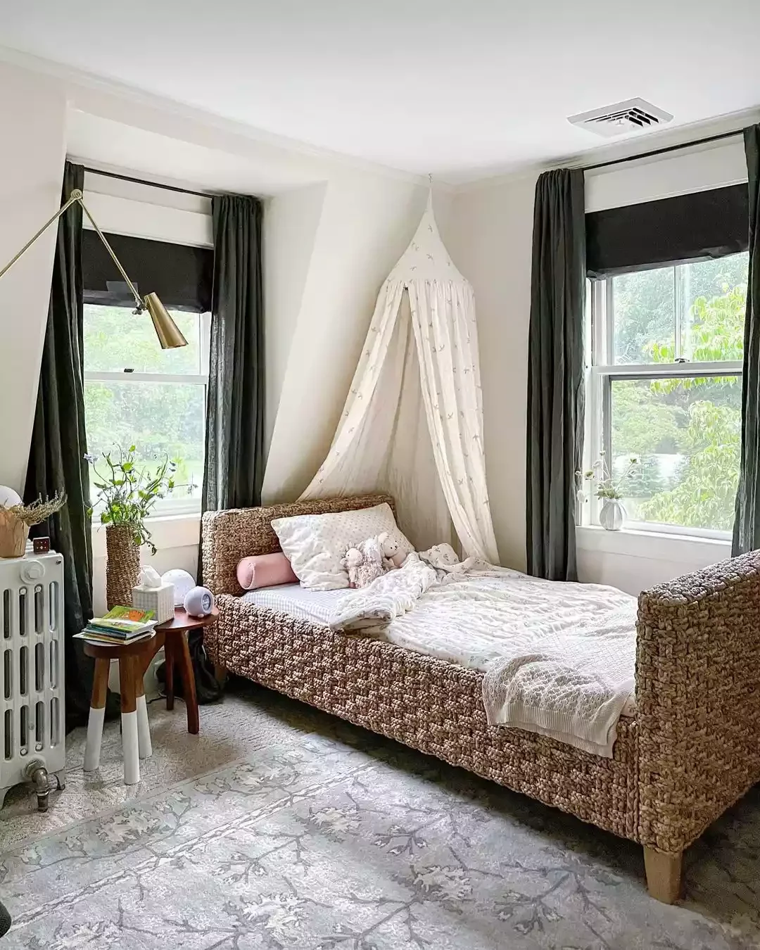 37 Stunning Canopy Bed Ideas to Transform Your Bedroom 19 Corner Canopy