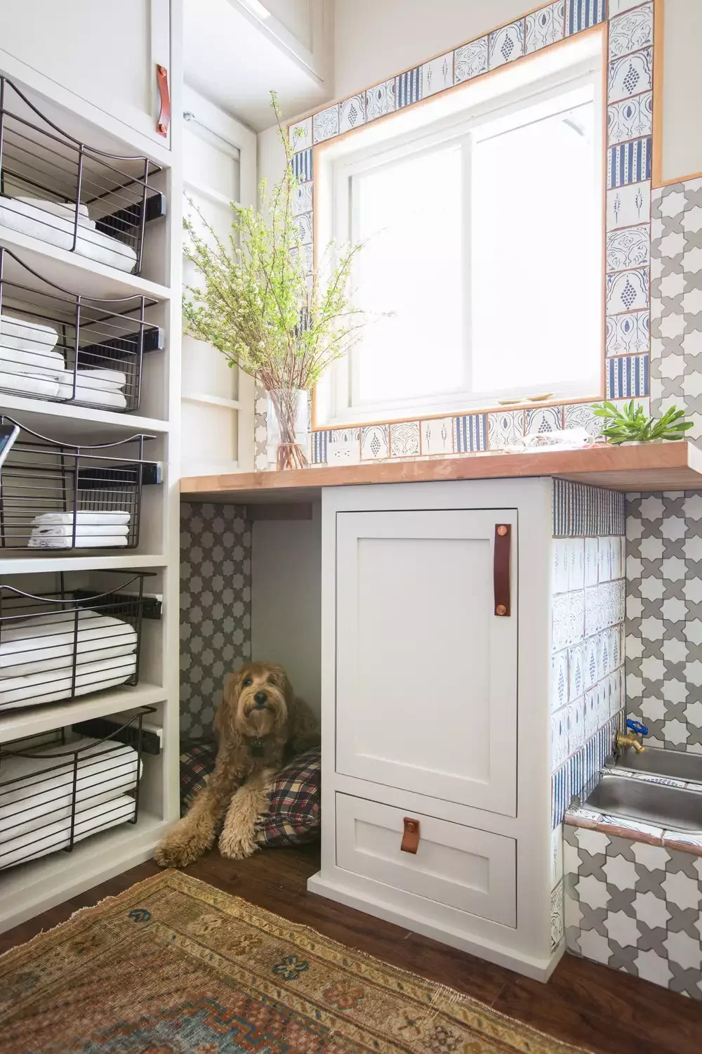 28 Incredible Dog Room Ideas That Will Make Both You and Your Furry Friend Happy 15 Corner Dog Niche