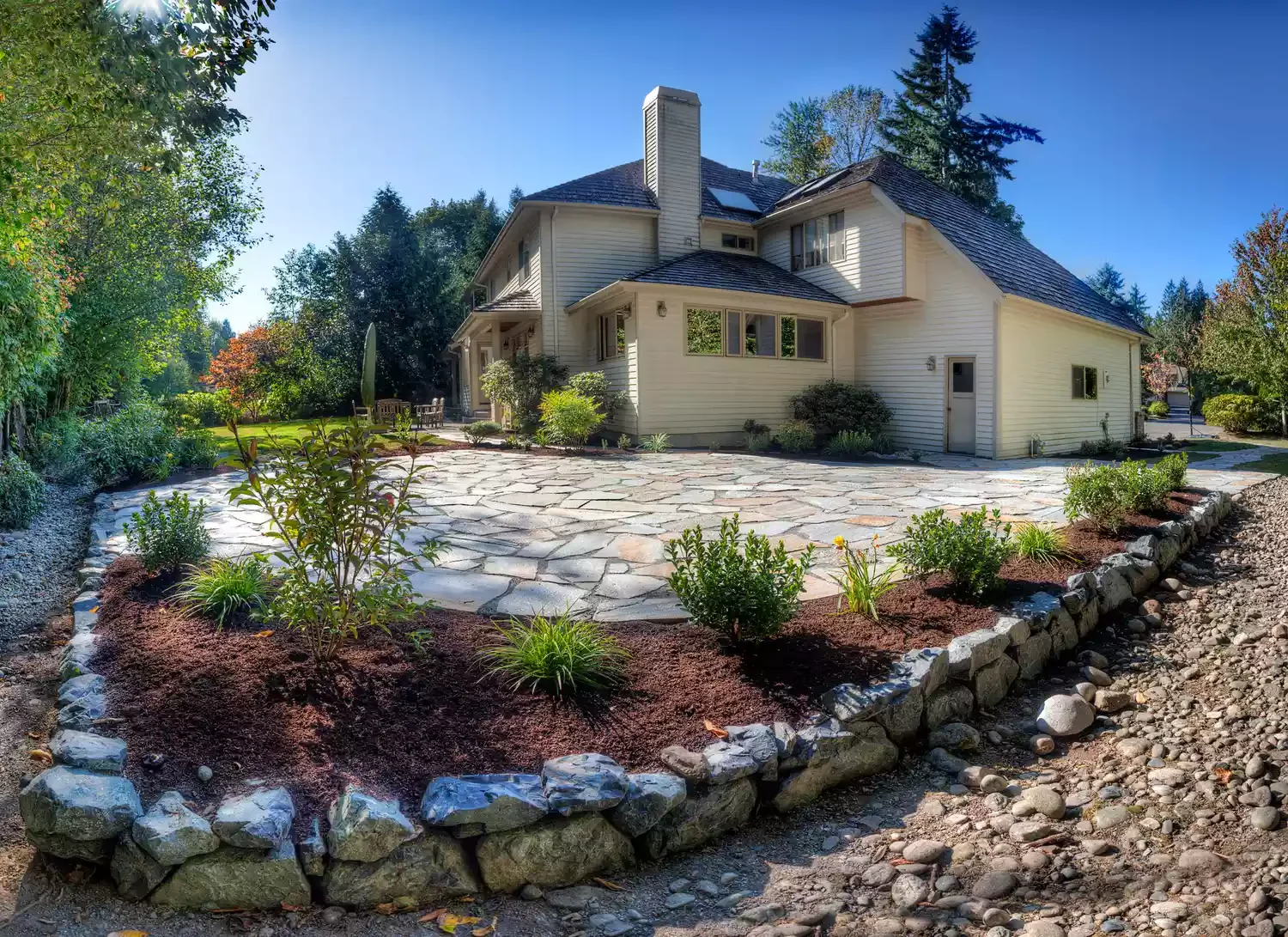 30 Stunning Front Yard Ideas Using Rocks and Mulch Corner Yard