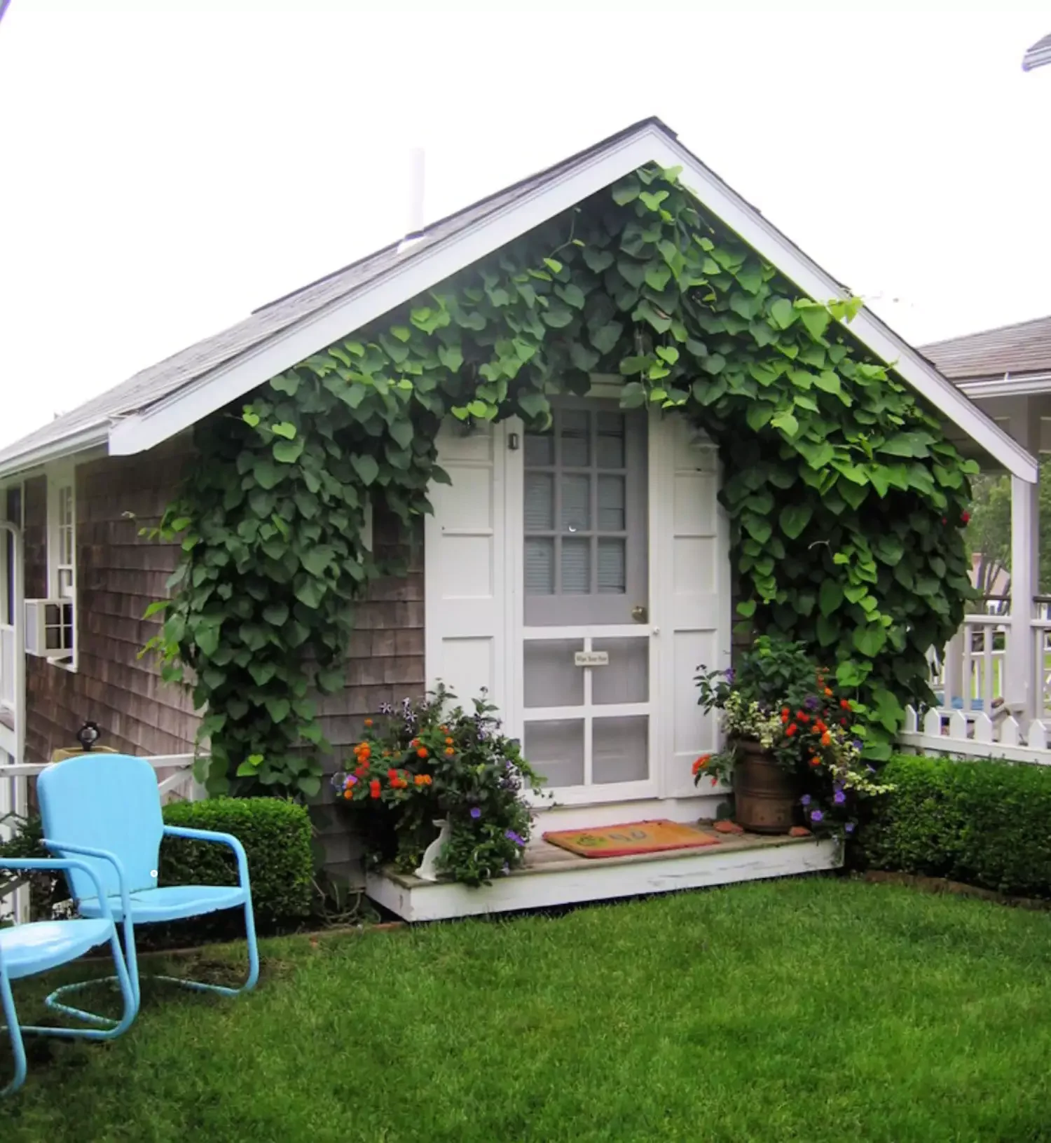 21 Inviting Guest House and Cottage Designs That Welcome Everyone 8 Cottage Behind a Cottage