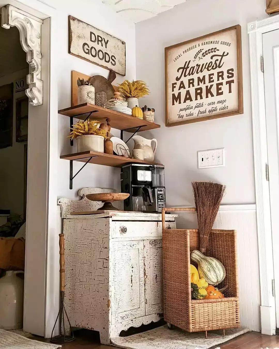 24 Subtle Fall Kitchen Decorating Ideas That Bring Perfect Autumn Warmth 13 Cottage Decor