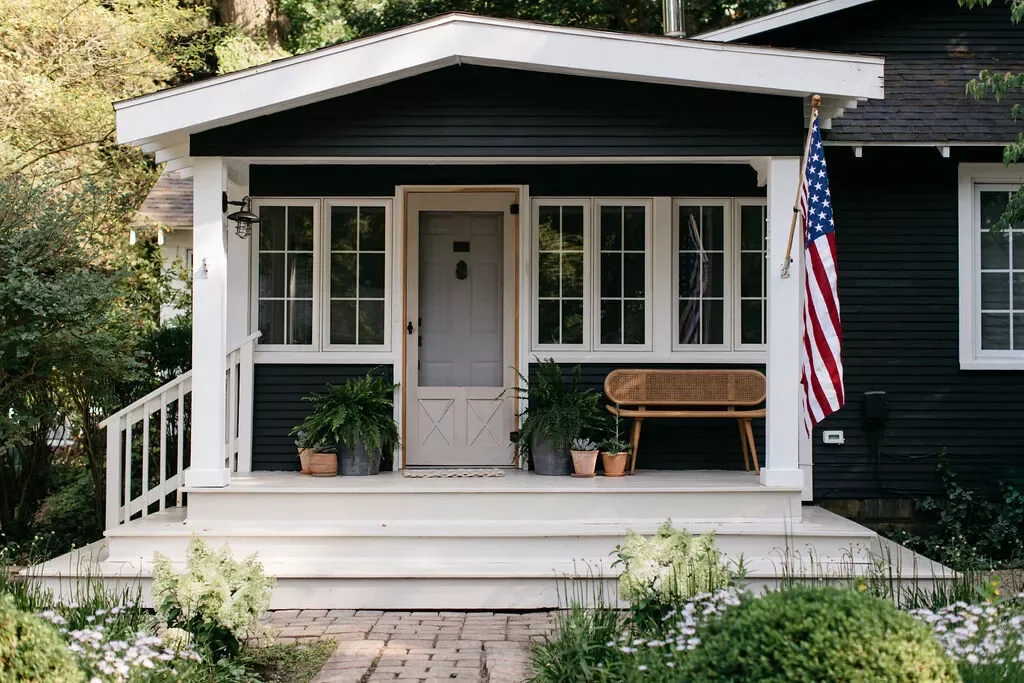 82 Stunning Front Yard Landscaping Ideas to Transform Your Home's Curb Appeal This Spring Cottage-Style Entrance