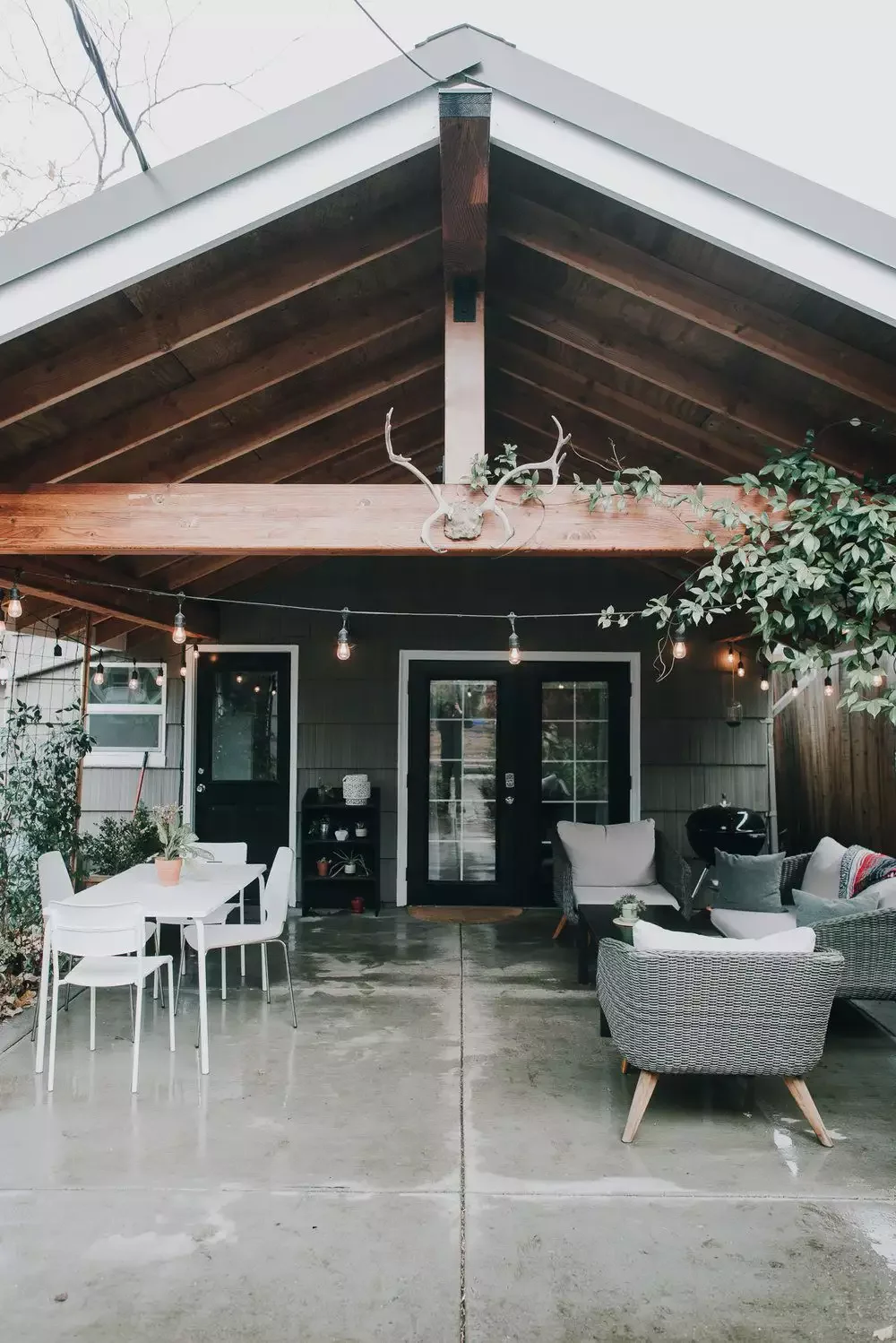 39 Stunning Paver Ideas That Transform Your Dream Patio Cottage-Style Paver Patio