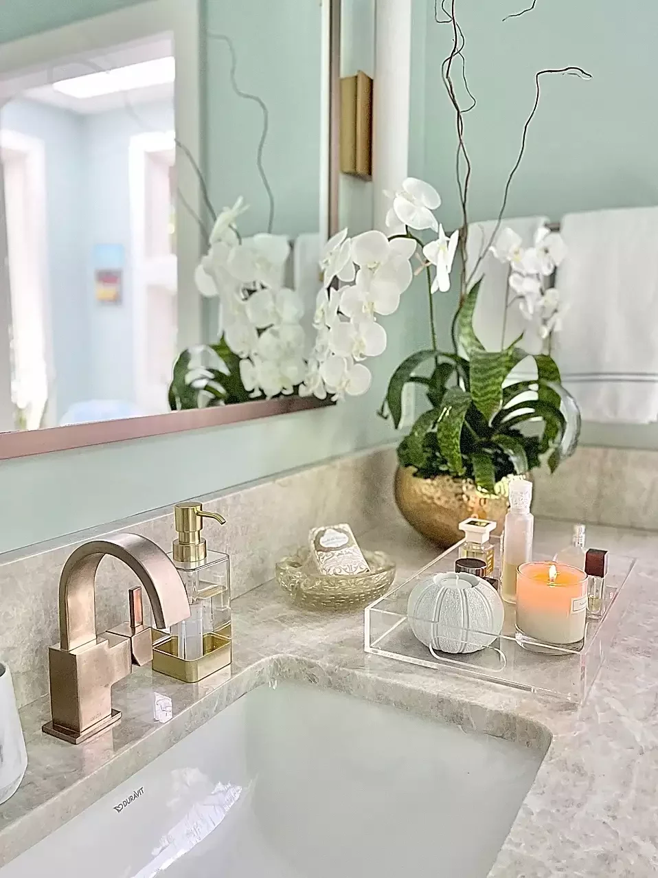 50 Luxurious Bathroom Ideas to Create Your Perfect Self-Care Sanctuary 33 Countertop Accessories