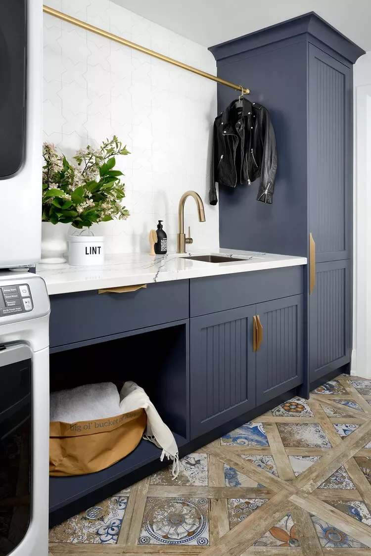 42 Brilliant Laundry Room Organization Solutions to Try This Season Countertop Space
