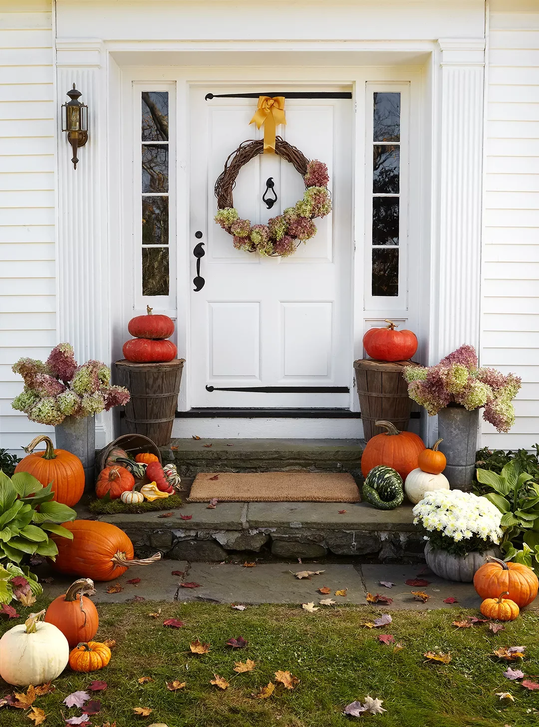 31 Spooky Halloween Front Porch Decorating Ideas for Fall 28 Country Pumpkin Porch