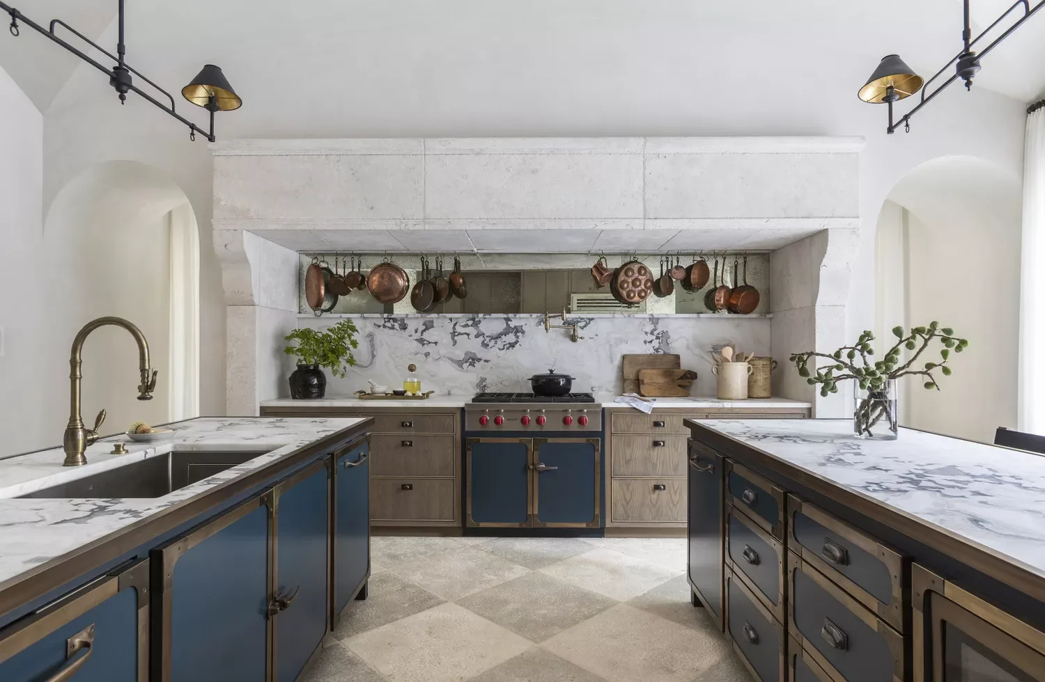 37 Timeless Traditional Kitchen Designs That Create the Perfect Cozy Home 16 Country-Style Kitchen