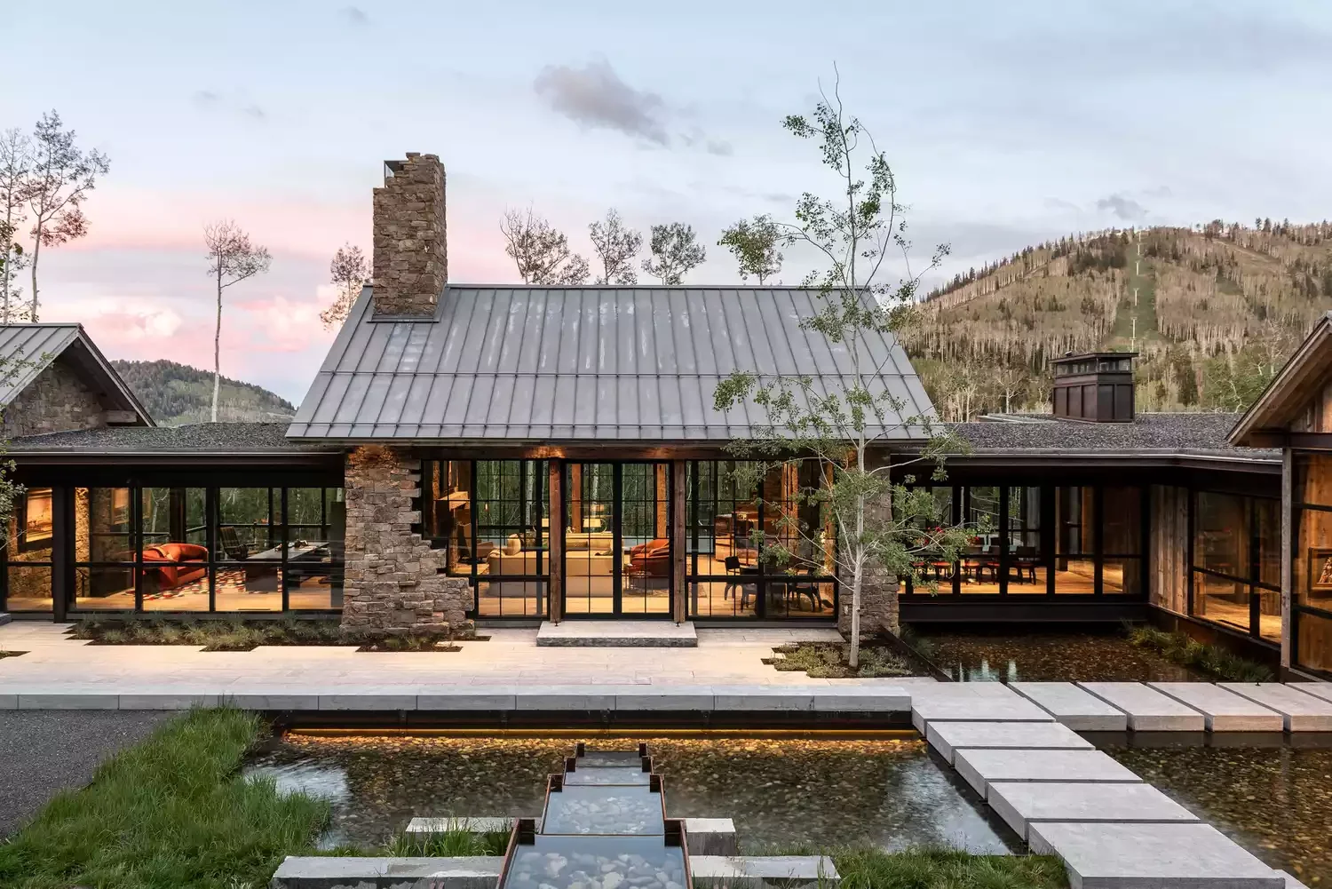 52 Beautiful Courtyard Ideas That Transform Your Outdoor Living Space Courtyard Water Features