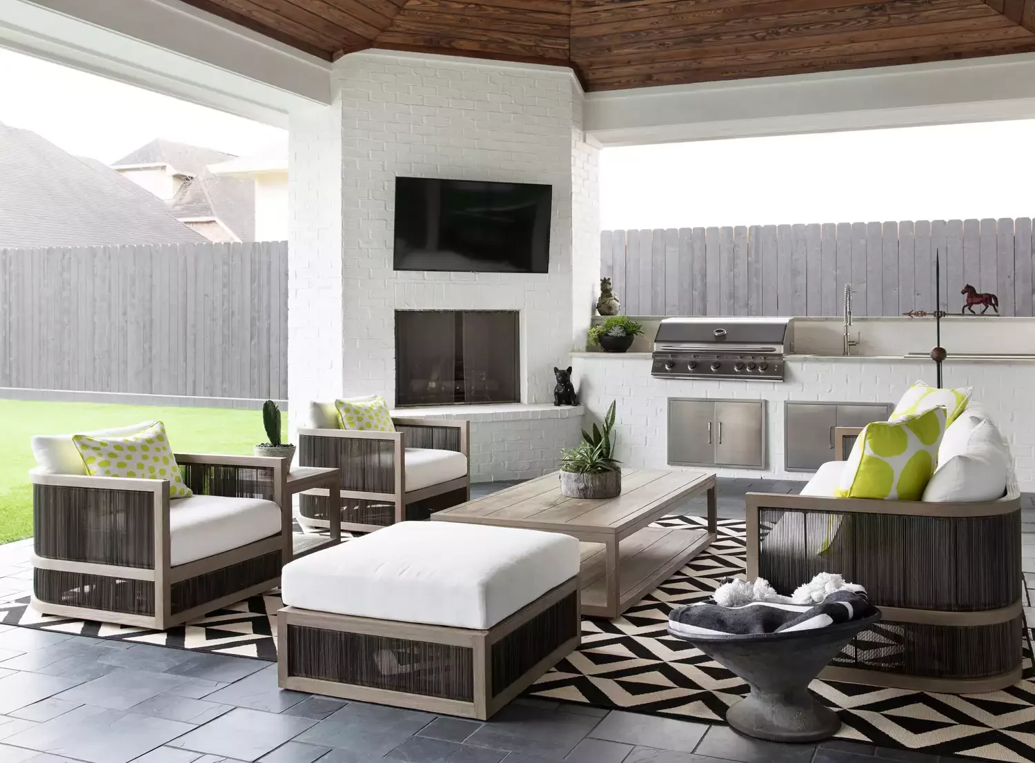 57 Stunning Backyard Transformation Ideas to Create Your Perfect Outdoor Retreat Covered Patio