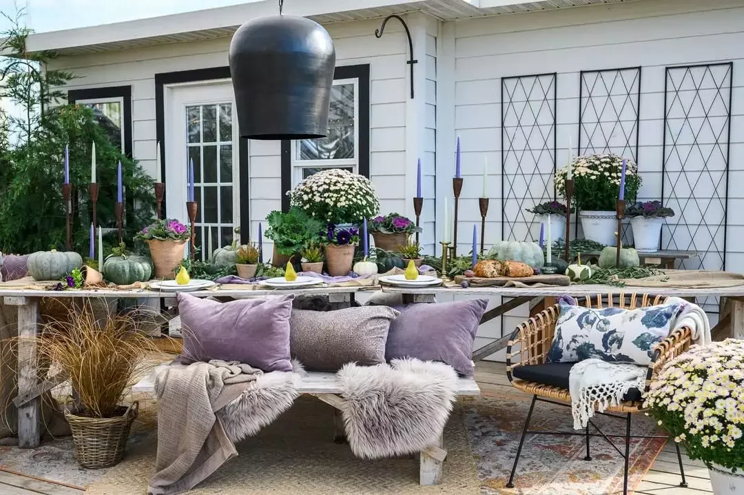 62 Stunning Thanksgiving Table Ideas That Will Wow Your Guests 29 Cozy Backyard Thanksgiving