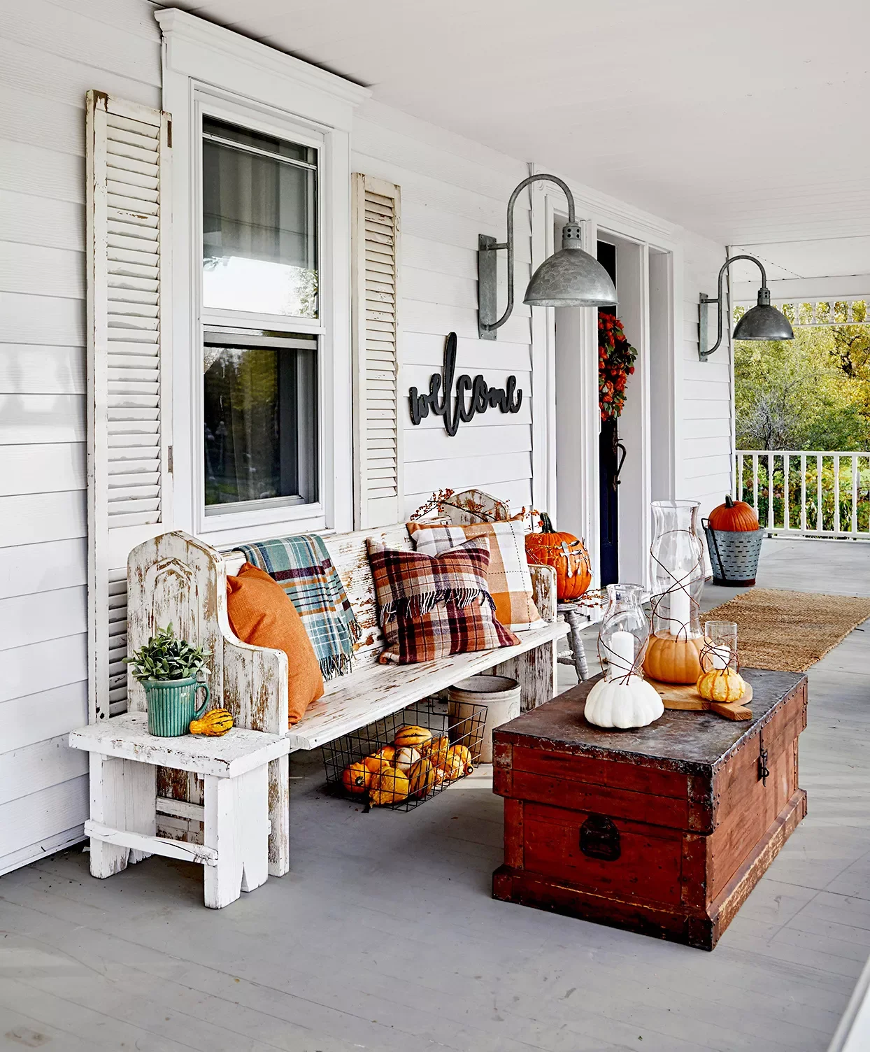 31 Spooky Halloween Front Porch Decorating Ideas for Fall 15 Cozy Fall Porch