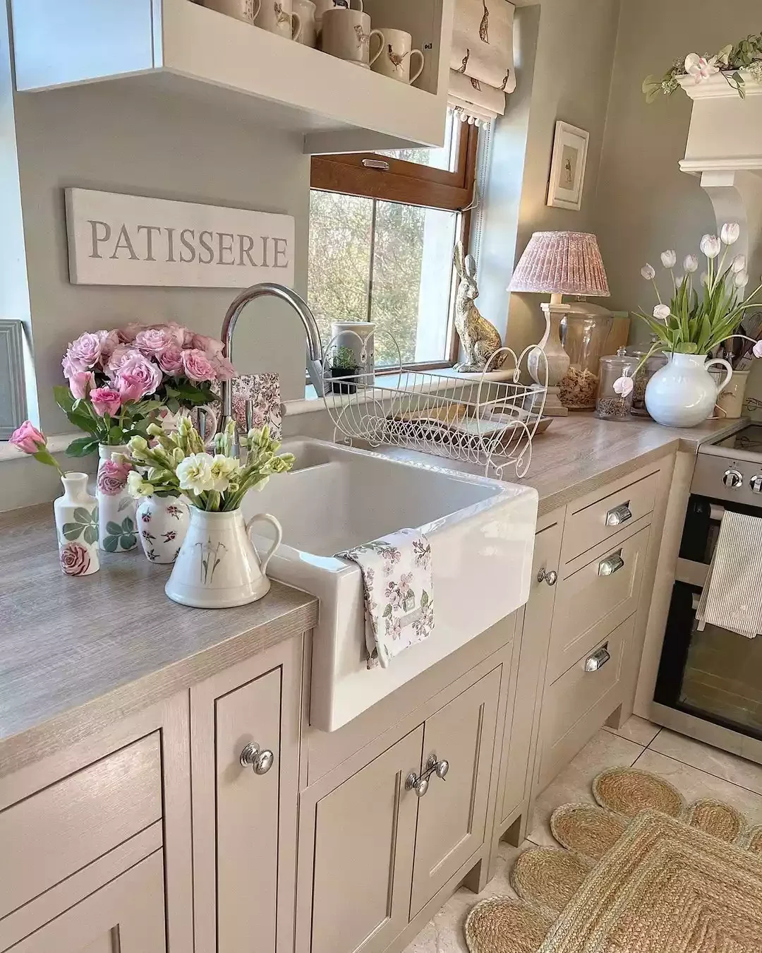 32 Charming Country Kitchen Ideas That'll Make You Never Want to Leave Your Cooking Space 14 Cozy Lighting