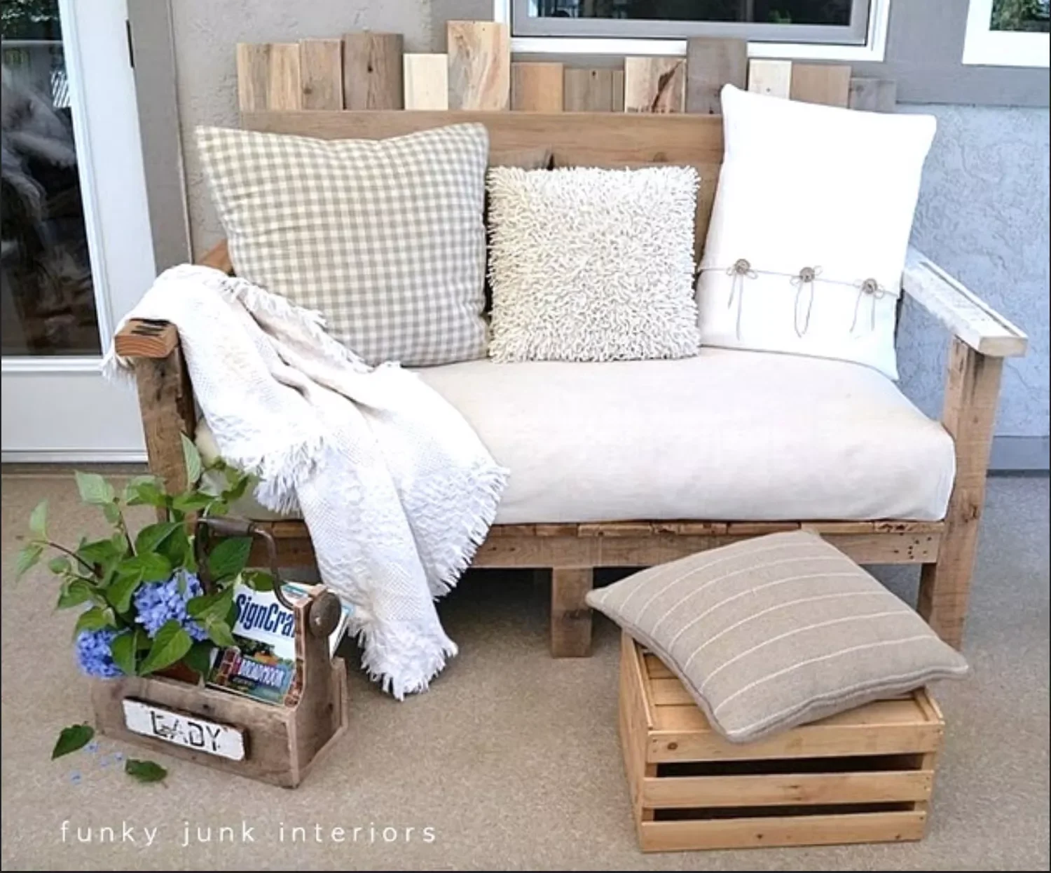 60 Creative Wood Pallet Furniture Projects That Won't Break Your Budget Cozy Loveseat