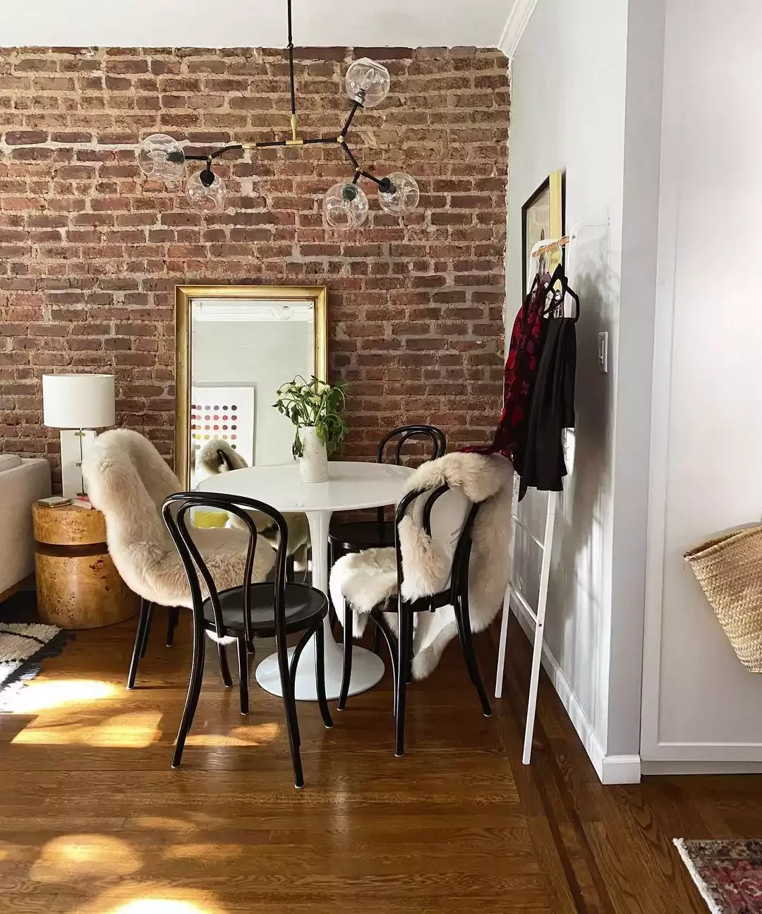 20 Brilliant Ways to Fit a Dining Table in Your Small Living Room 9 Cozy Up Your Space