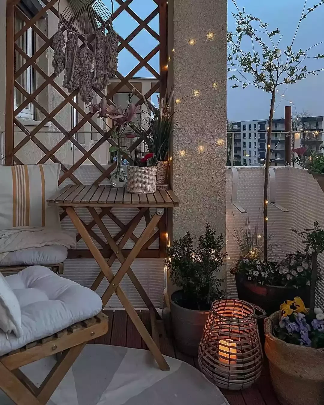 22 Creative Ways to Add Privacy to Your Balcony Space 7 Craft Your Own Fabric Wall